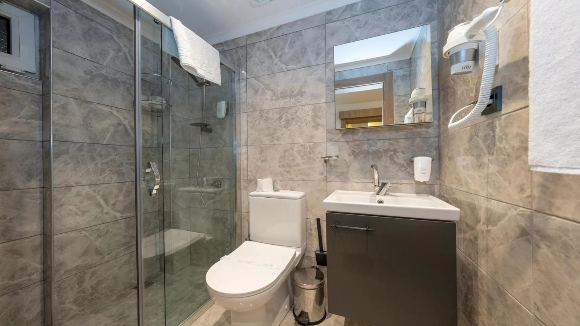 Bathroom in Skykhan Otel