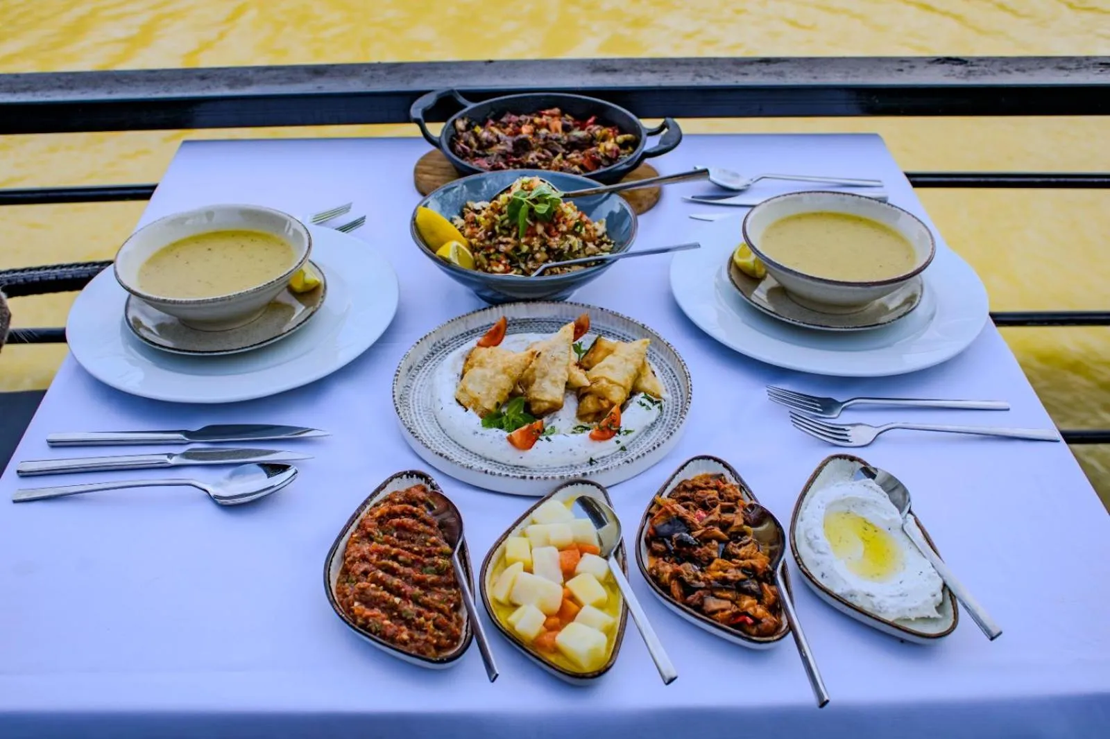 Restaurant/places to eat in 216 North Hotel