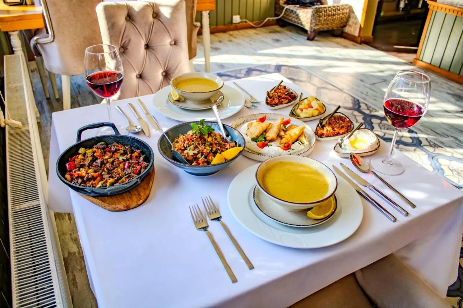 Restaurant/places to eat in 216 North Hotel