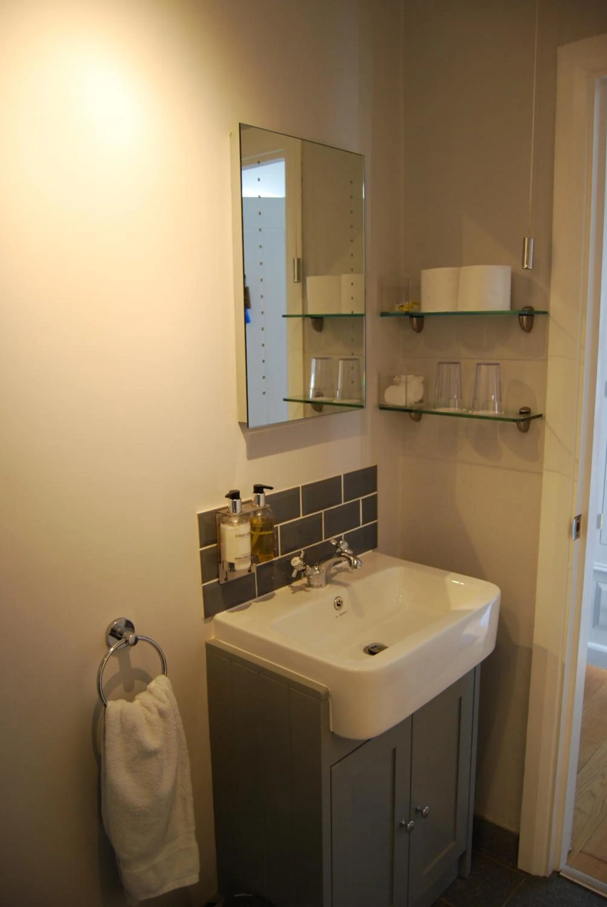 Bathroom in Hare & Hounds Bed & Breakfast