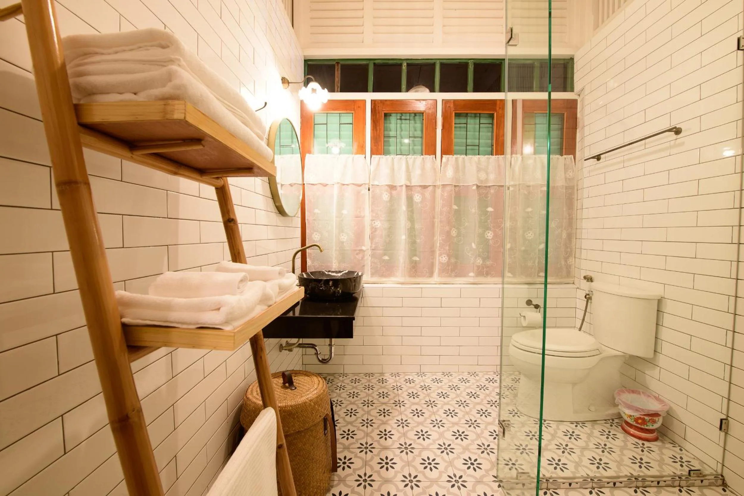 Toilet in Wallaya Heritage Stay