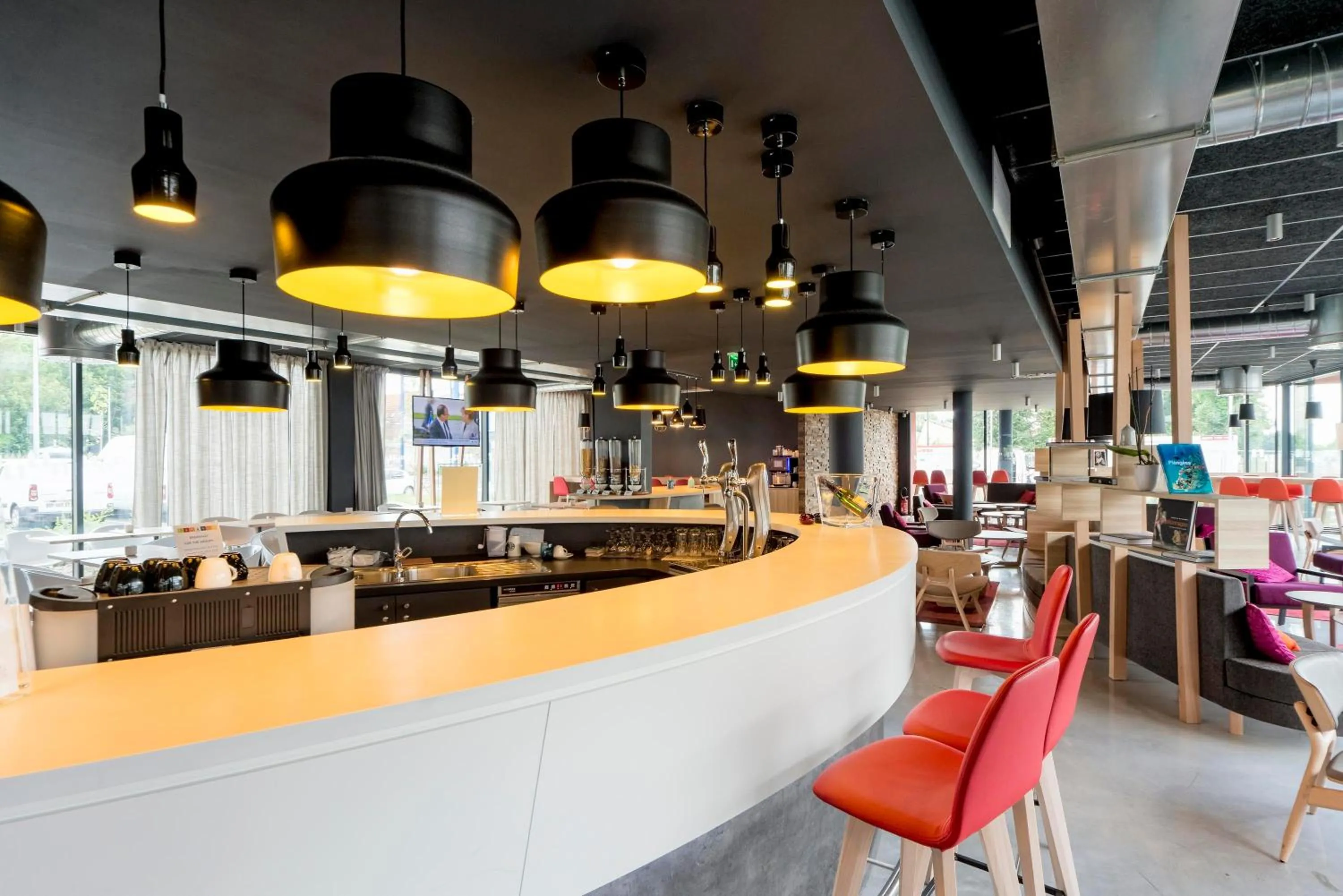 Lounge or bar in Nomad Paris Roissy CDG