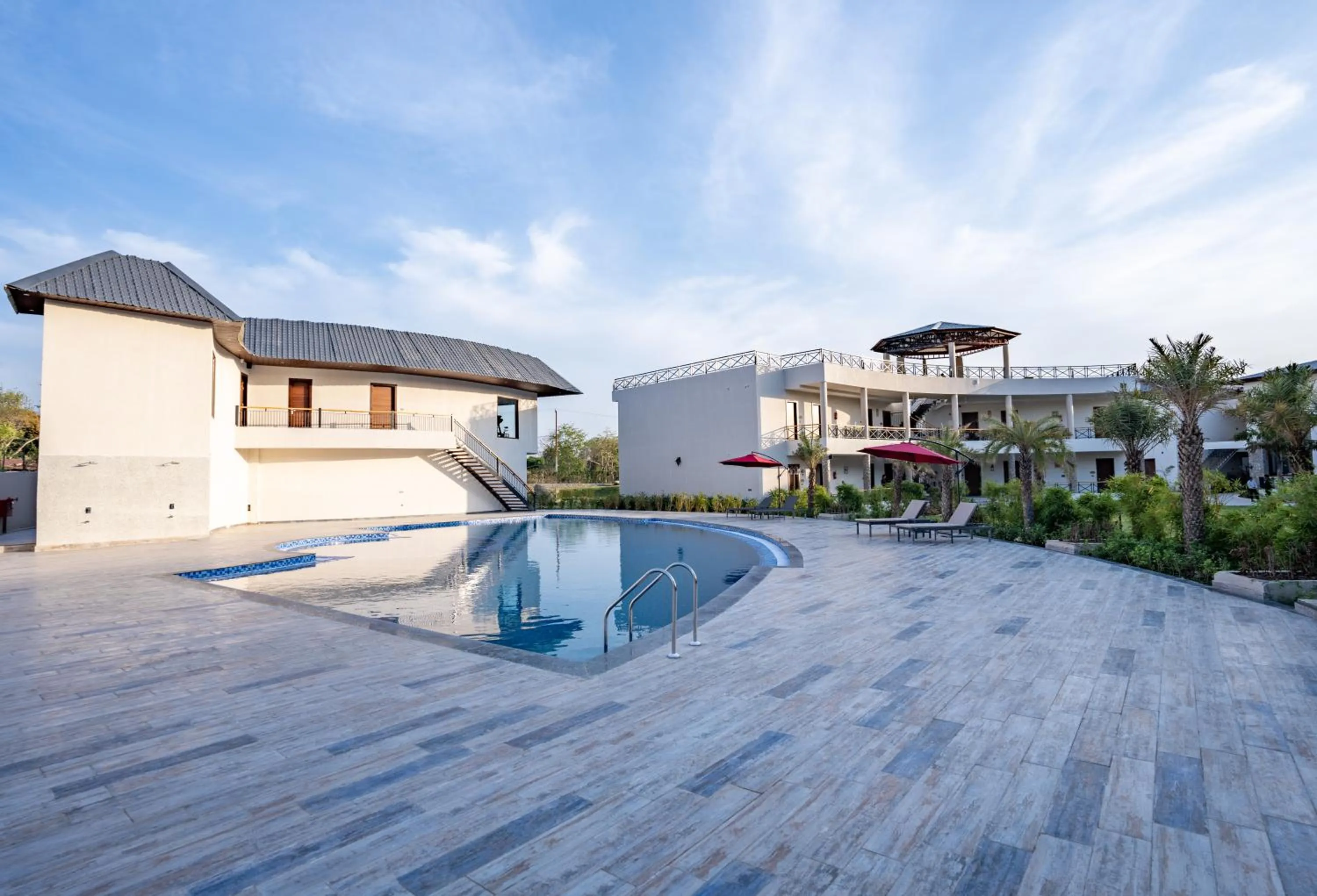 Swimming pool in Shervani Pebbles & Pines Resort & Spa, Corbett
