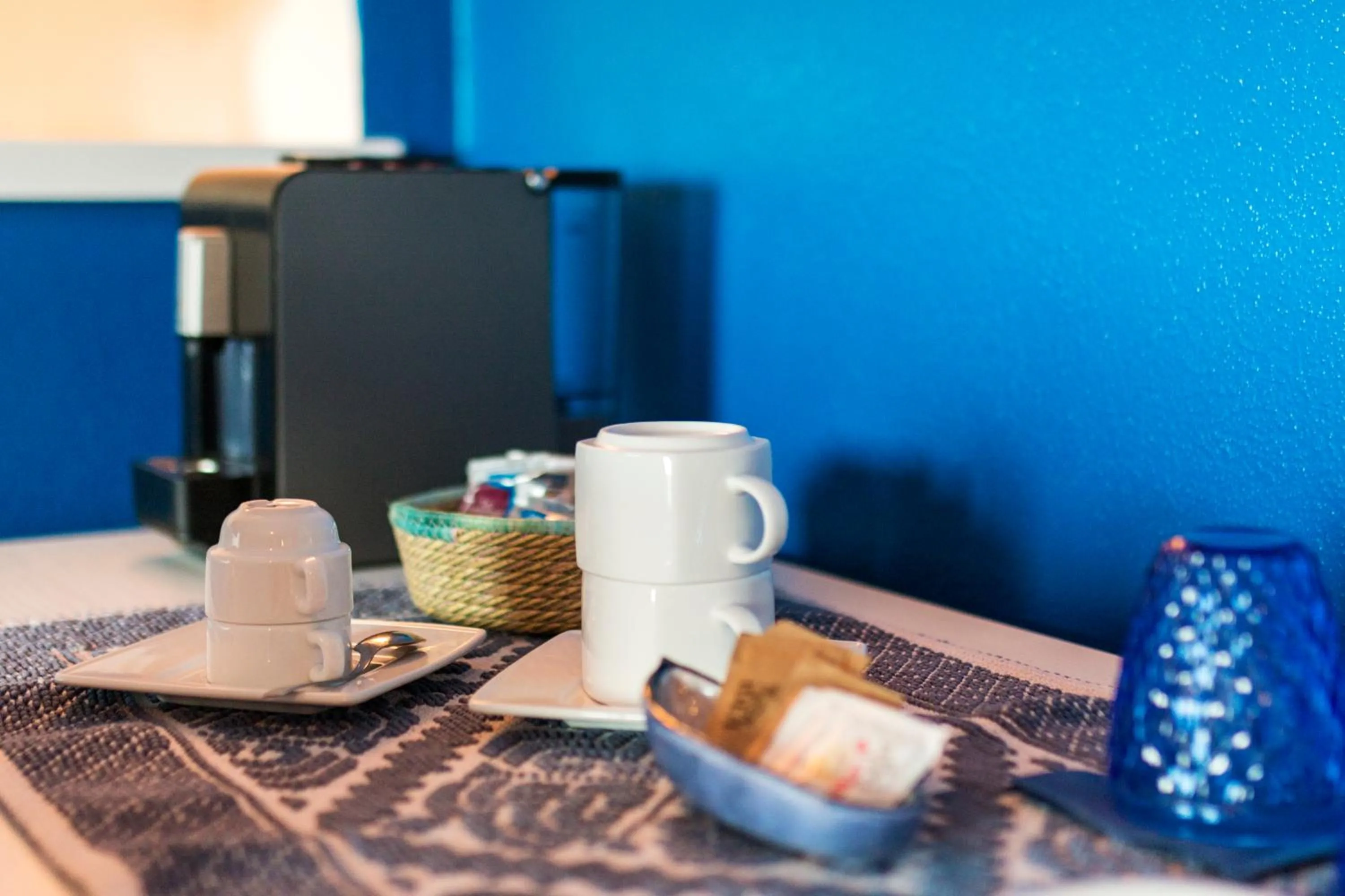 Coffee/tea facilities in La Favorita Hotel