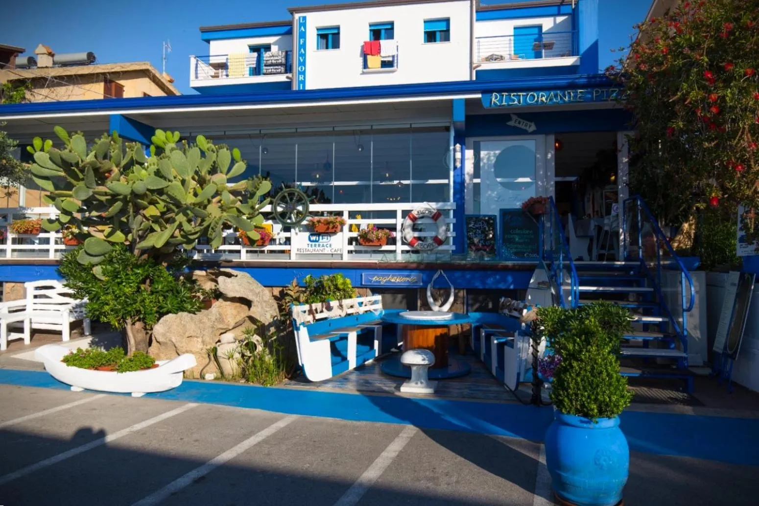 Restaurant/places to eat in La Favorita Hotel