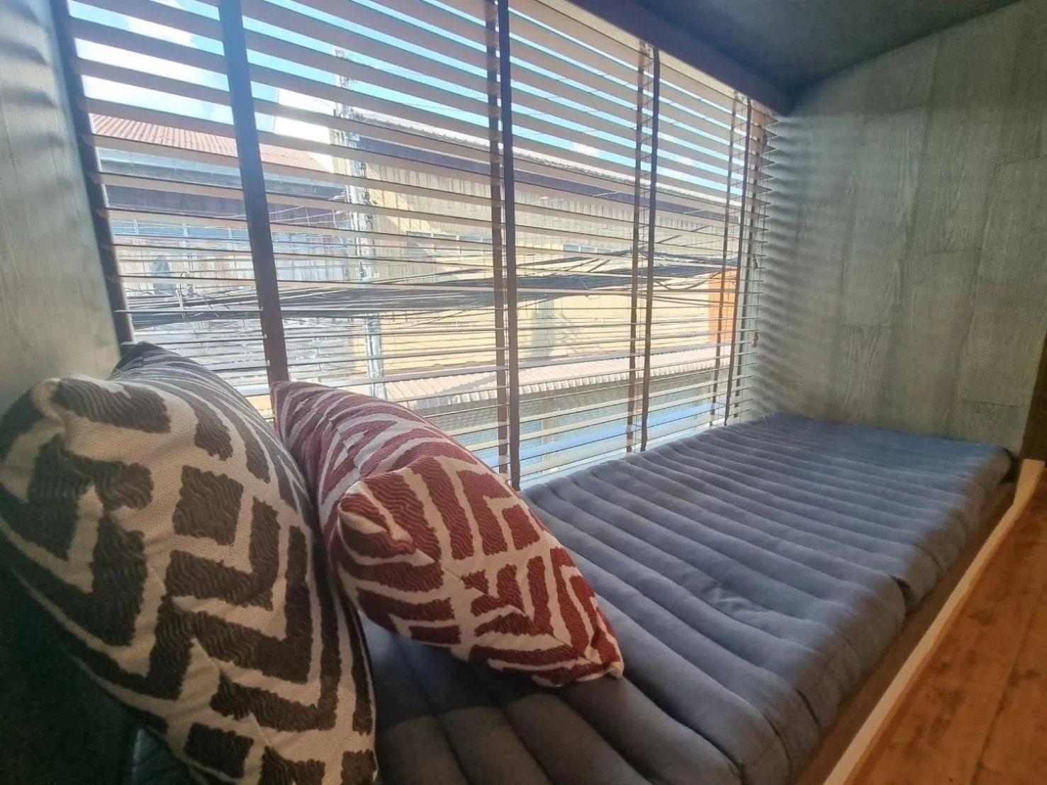 Seating area, Bed in The Folkster House Chiangkhan