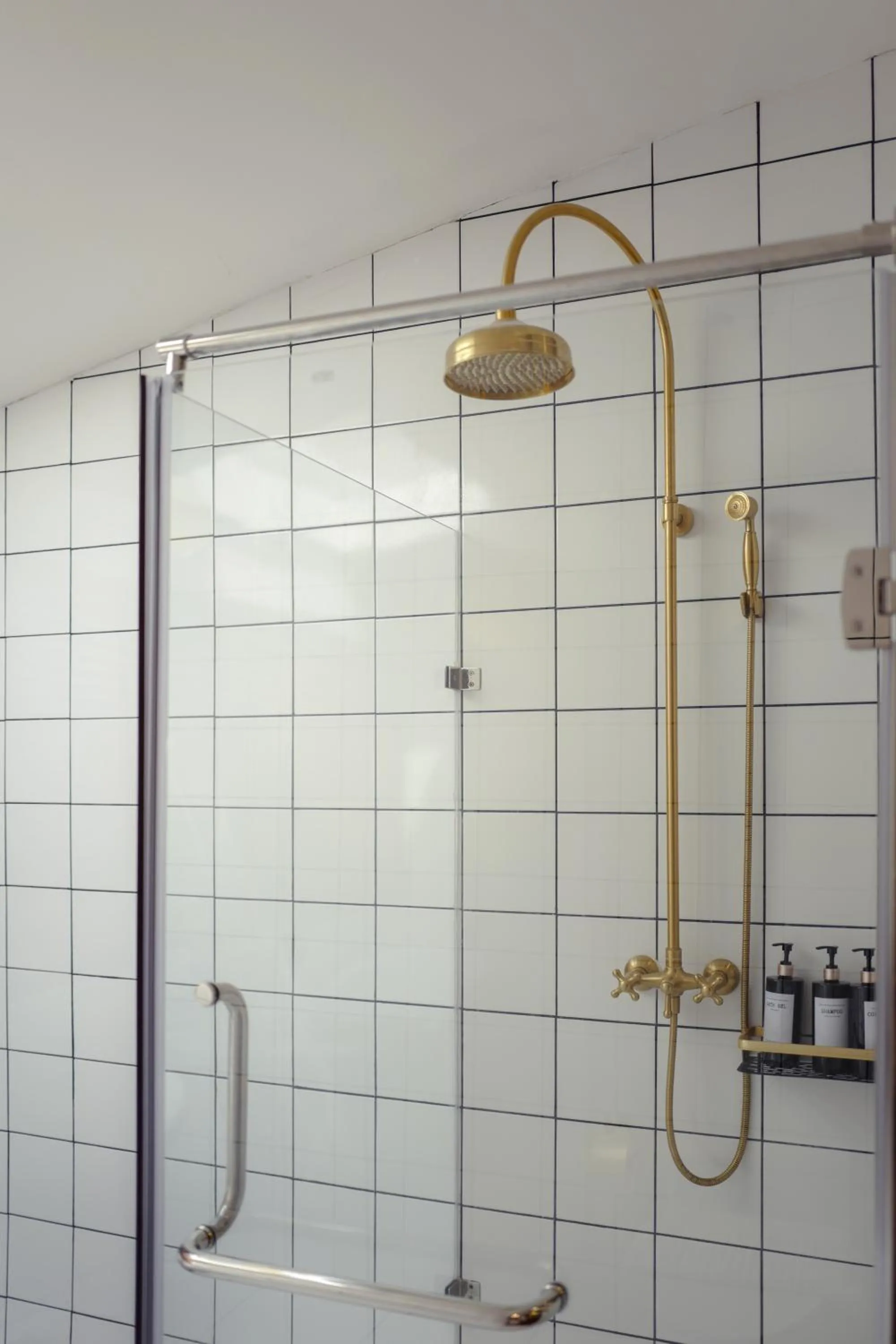 Shower in The Folkster House Chiangkhan