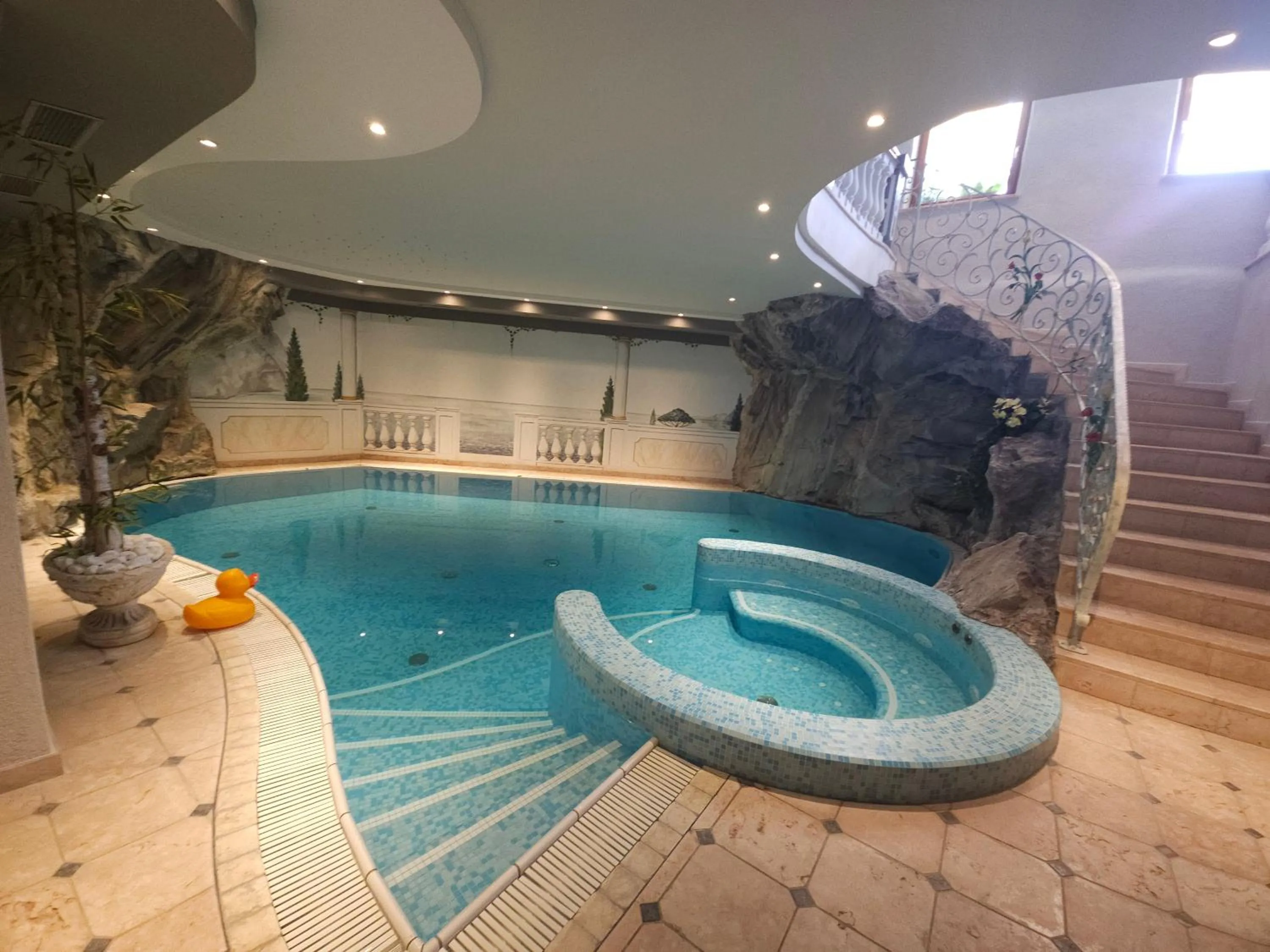 Pool view in Hotel Tonnerhof