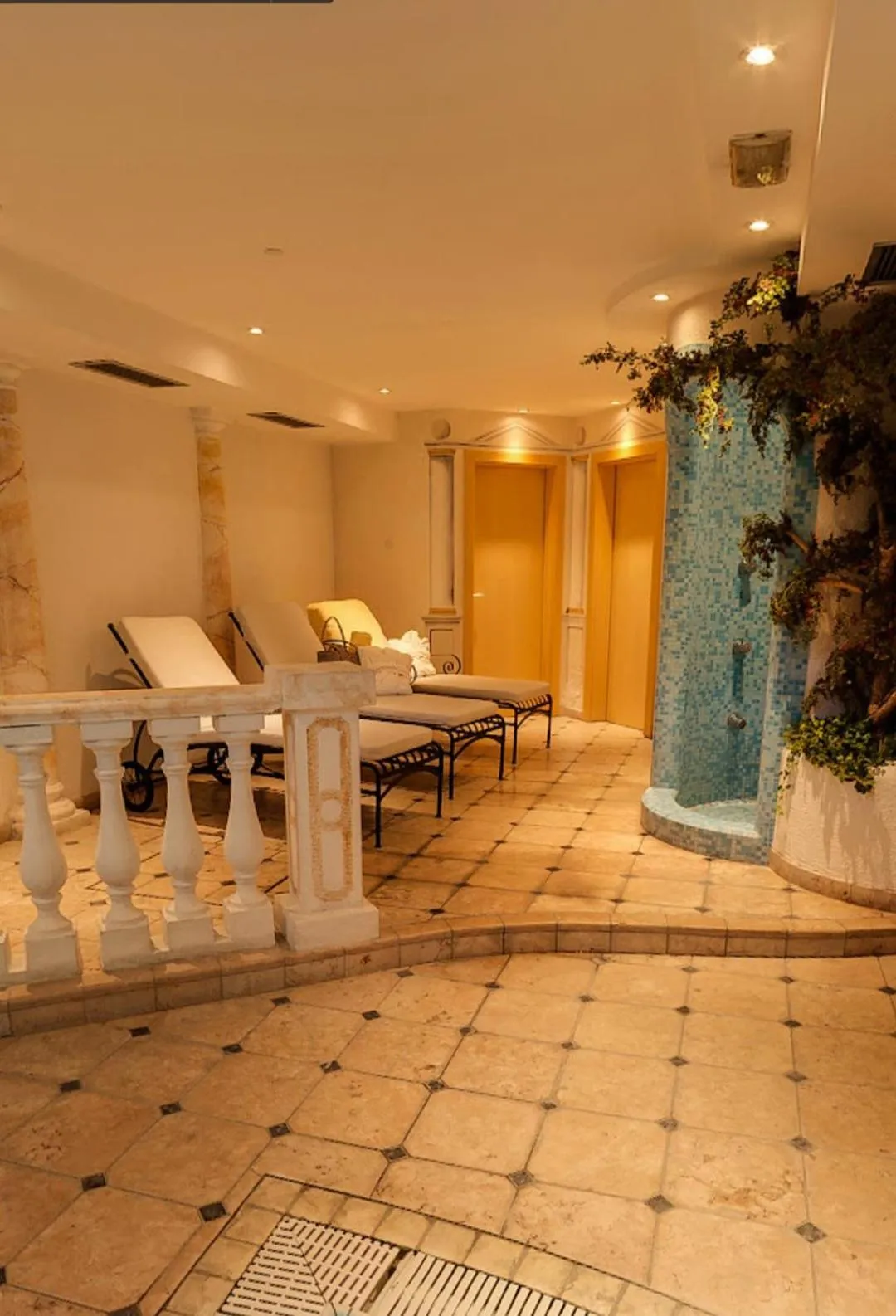 Swimming pool in Hotel Tonnerhof