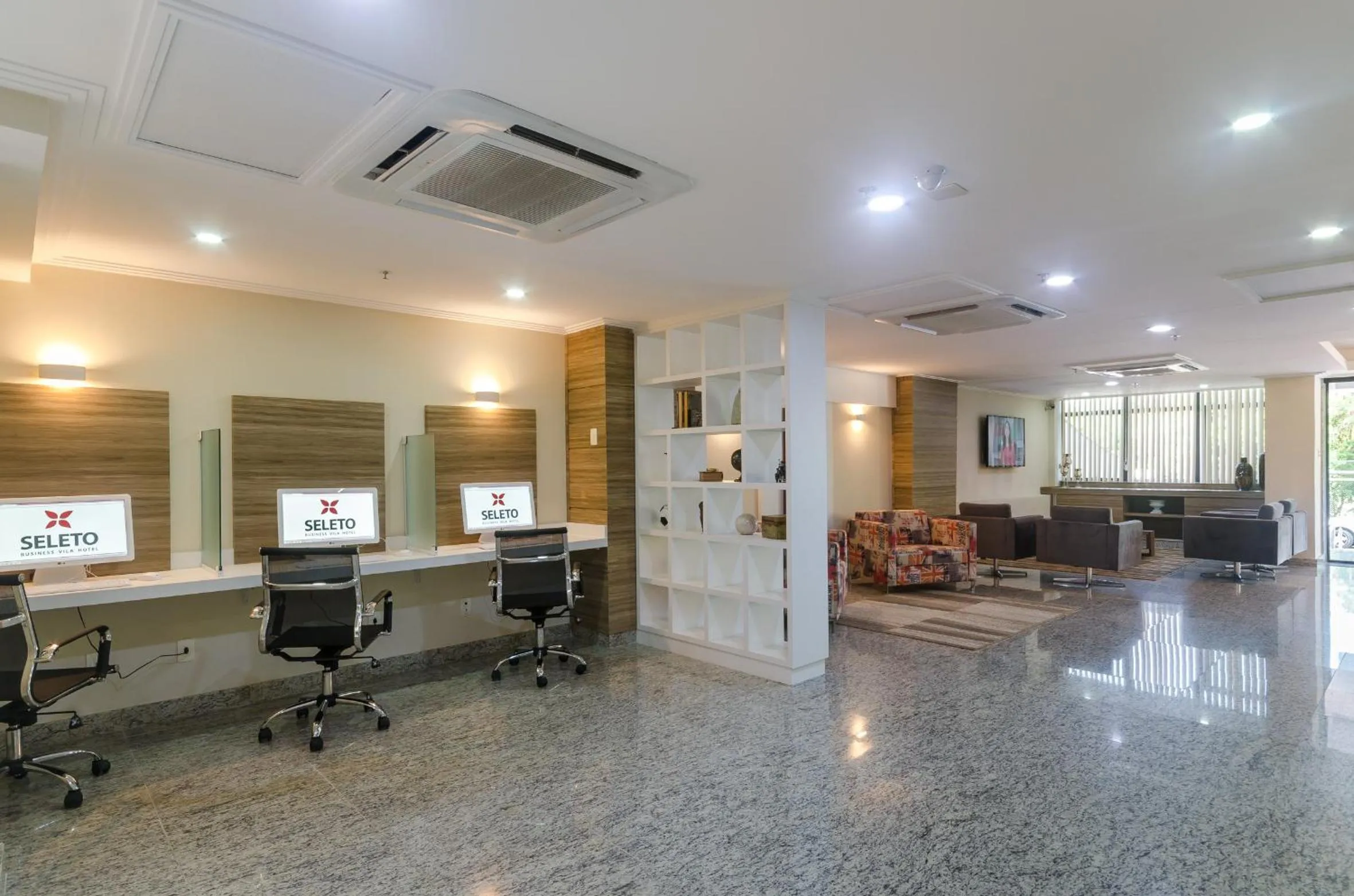 Communal lounge/ TV room in Seleto Hotel