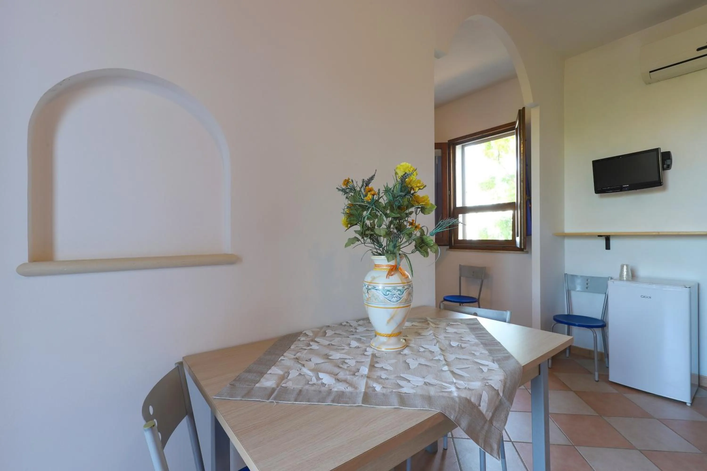 TV and multimedia in Tenuta Li Fani Residence Hotel