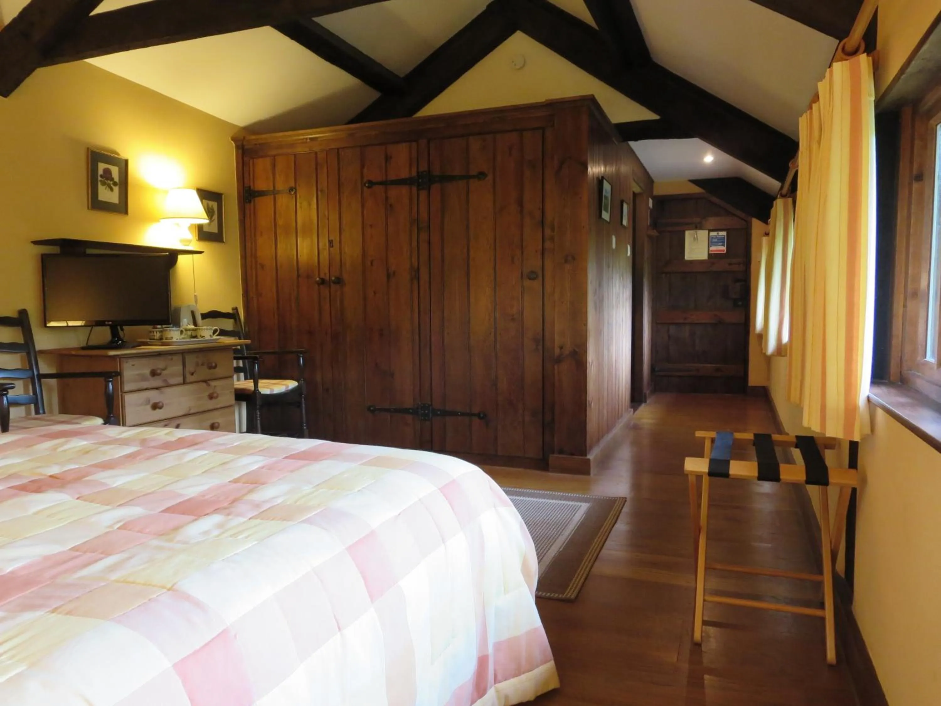 Bedroom, Bed in Combe Lancey Farmhouse B&B