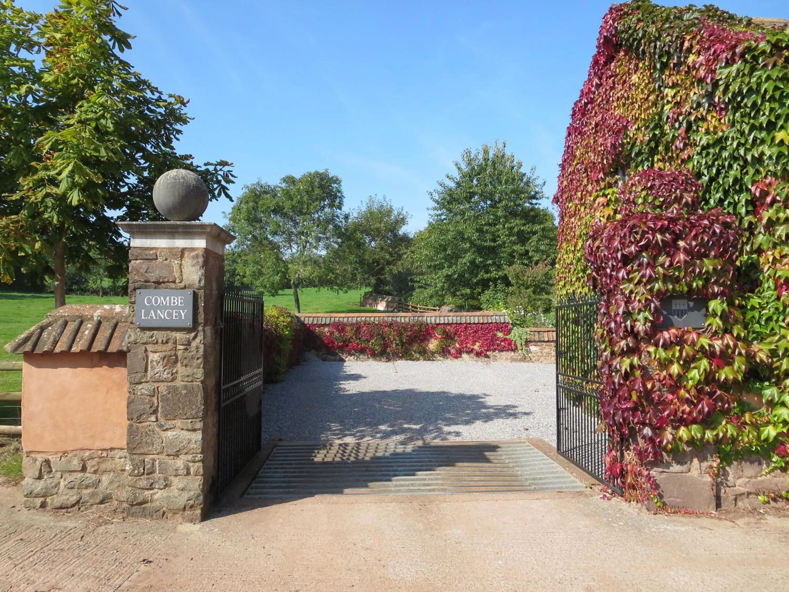 Facade/entrance in Combe Lancey Farmhouse B&B