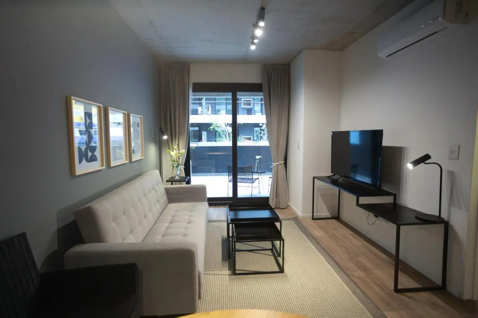 Queen Room with Balcony in Howard Johnson Undici Republica de La Boca Queen Room with Balcony in Howard Johnson Undici Republica de La Boca