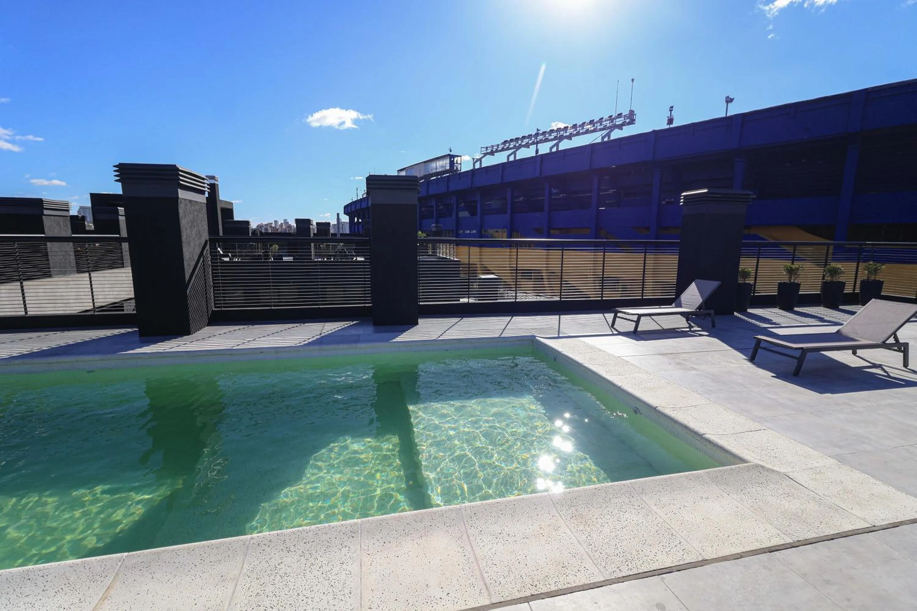 Swimming pool in Howard Johnson Undici Republica de La Boca