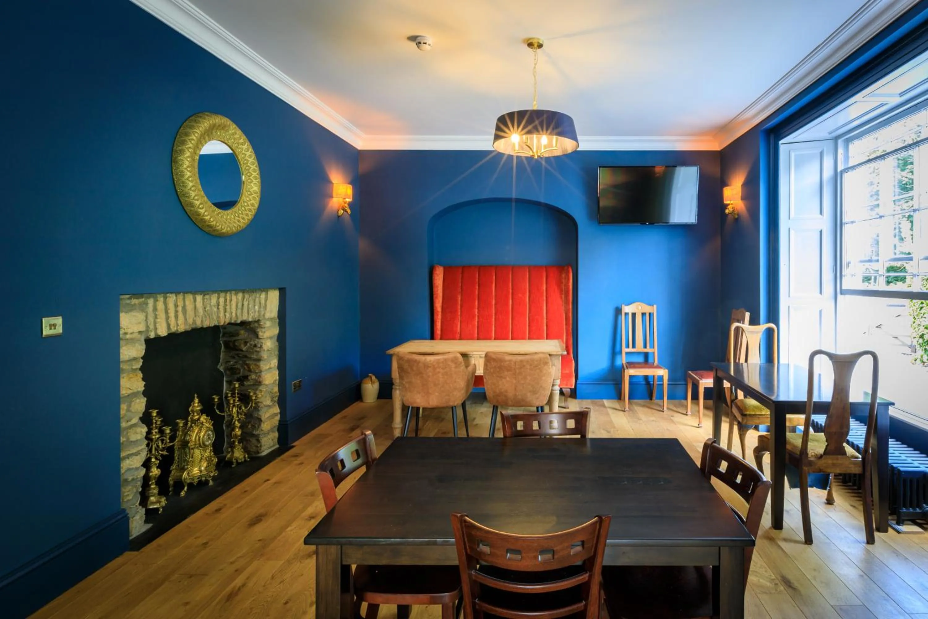 Restaurant/places to eat in Picton-House