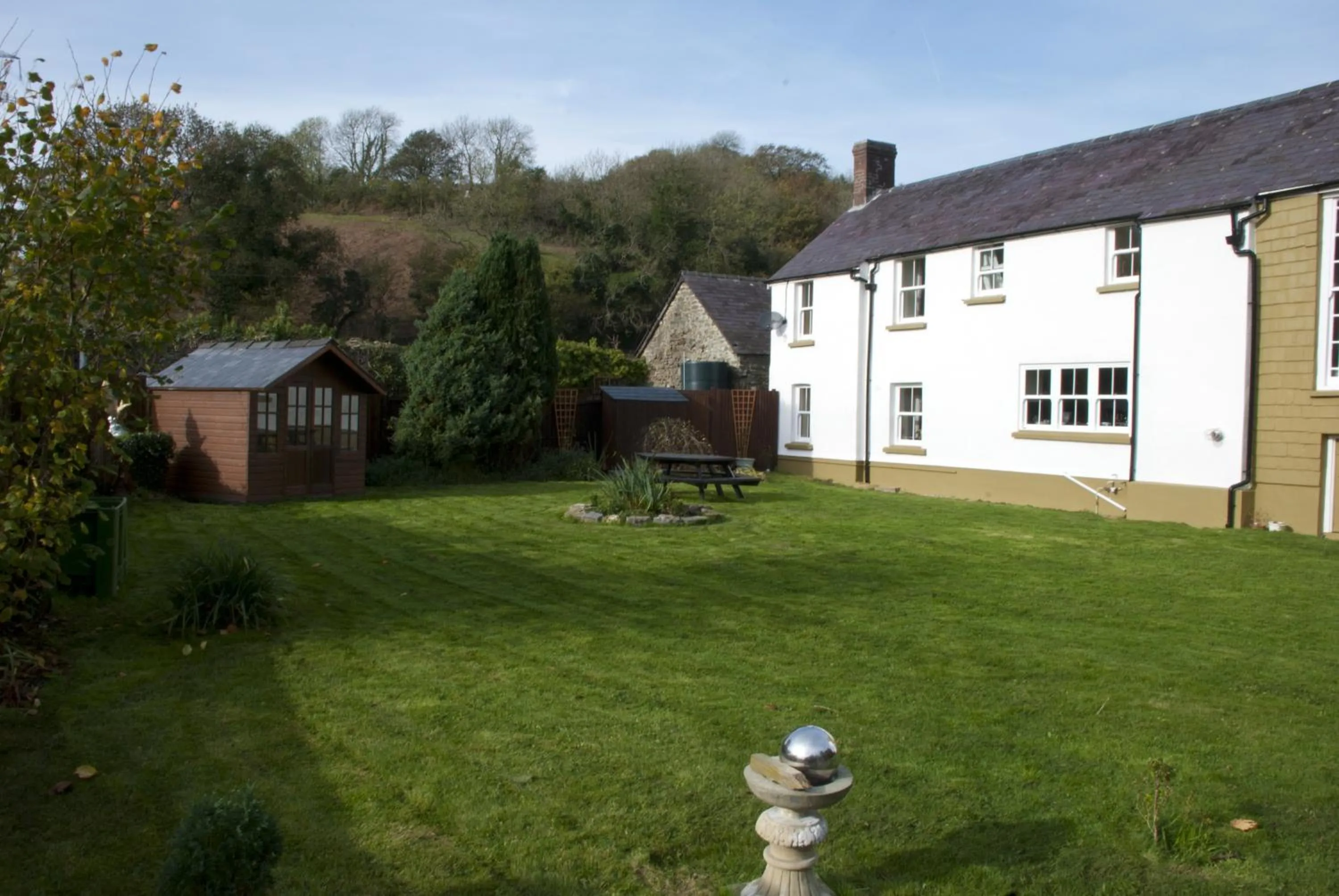 Facade/entrance in Picton-House