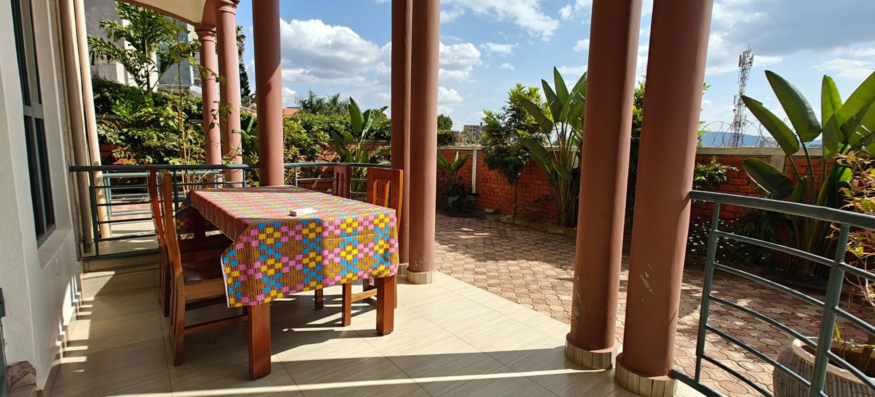 Dining area in OMX Hotel Remera