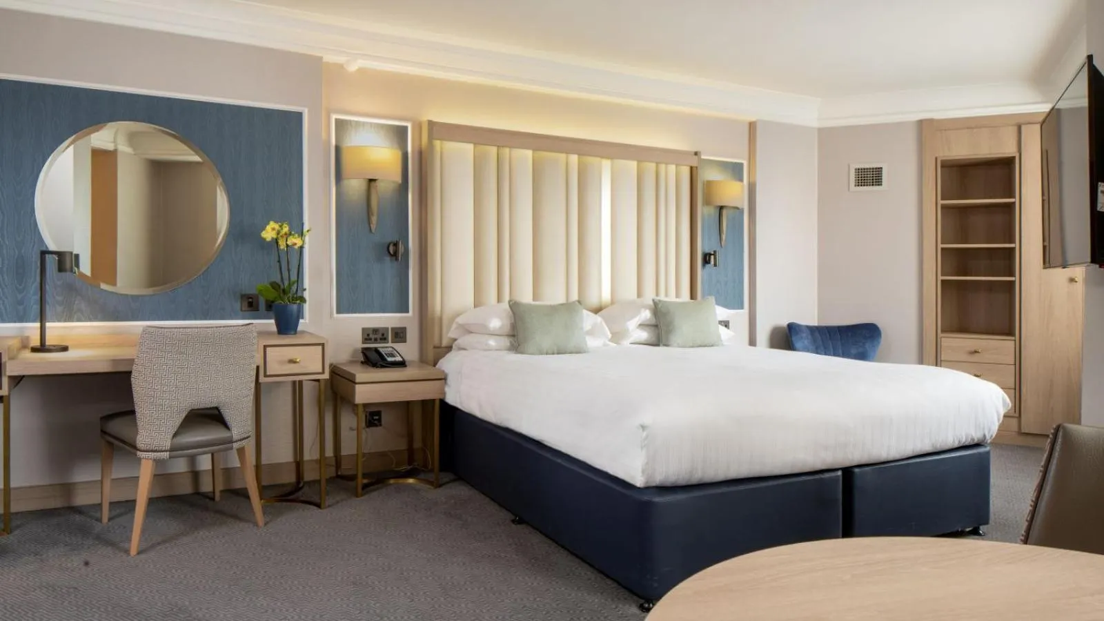 Bedroom, Bed in Danubius Hotel Regents Park