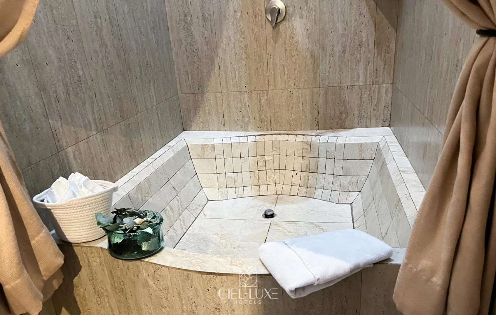 Shower in Ciel Luxe Hotels Antigua Guatemala