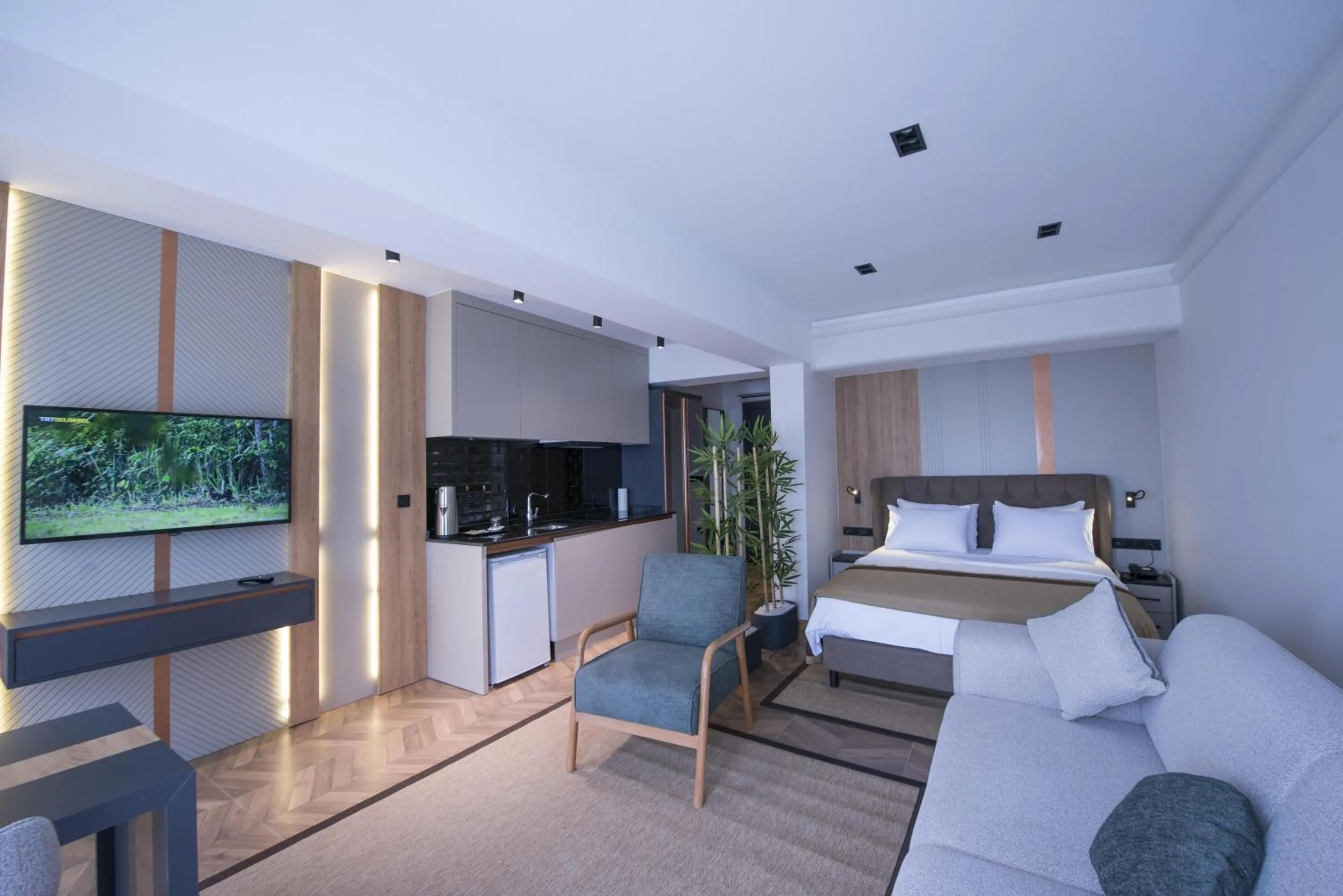 Photo of the whole room, Bed in Shiboo Suite Otel