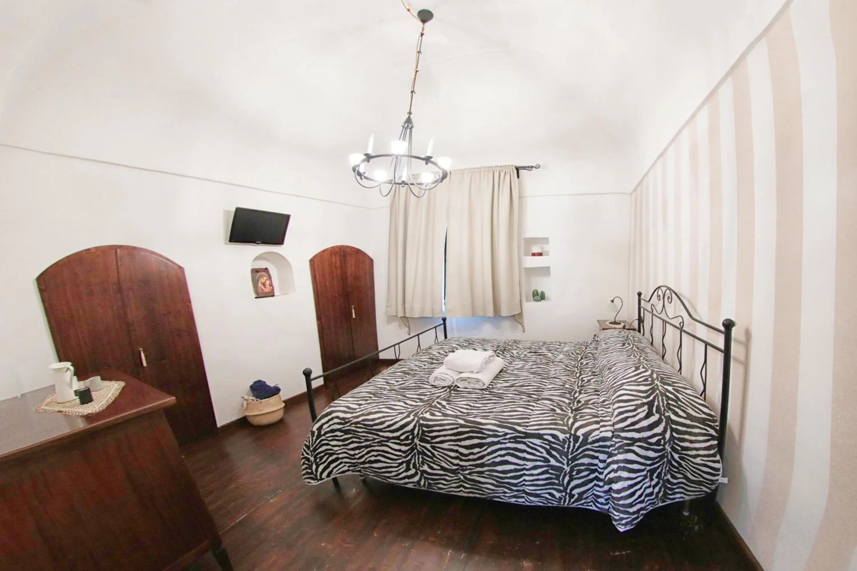 TV and multimedia, Bed in Al Vecchio Cellaio Historical Guest House