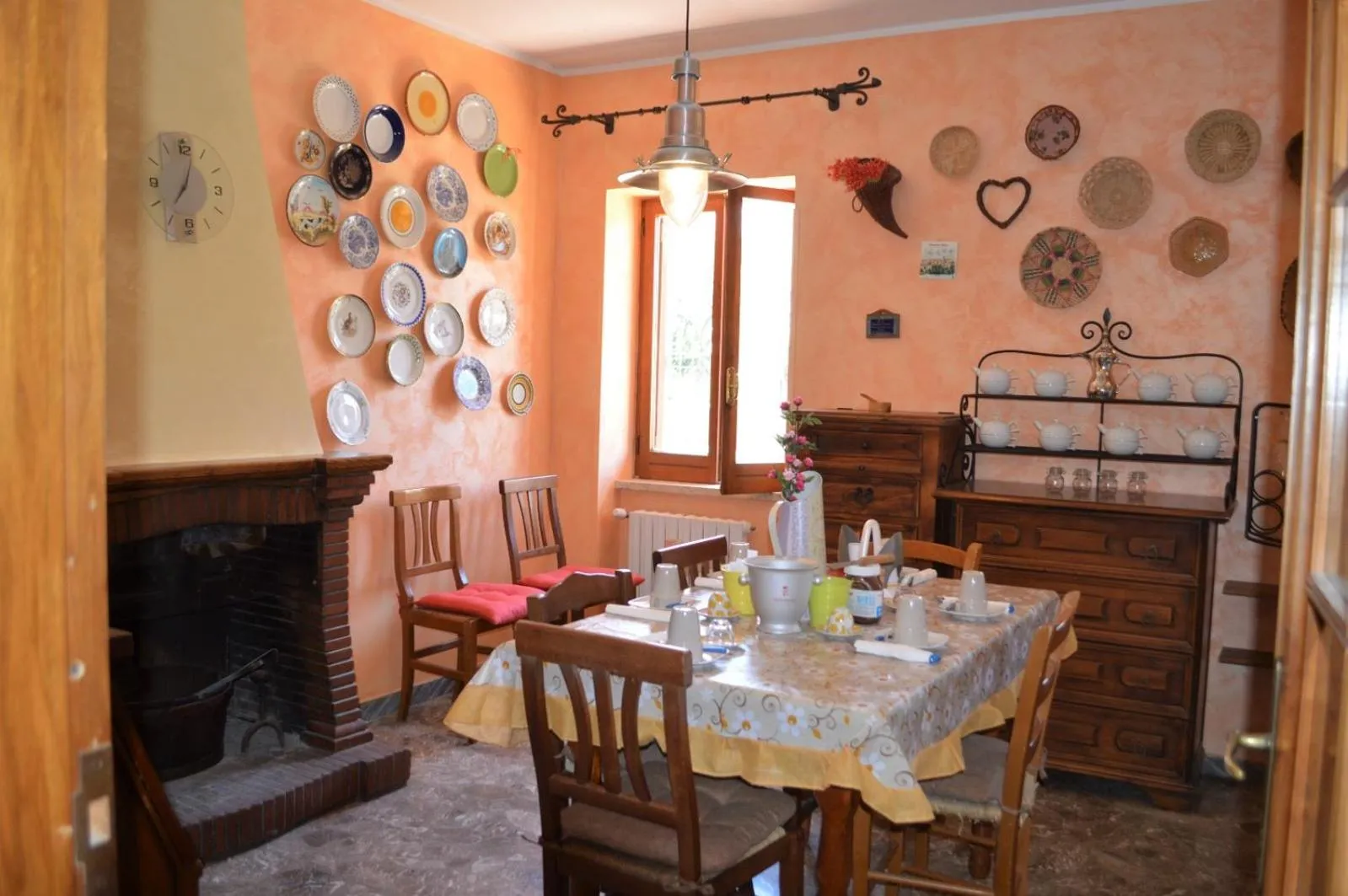 Communal kitchen in B&B Santa Vittoria