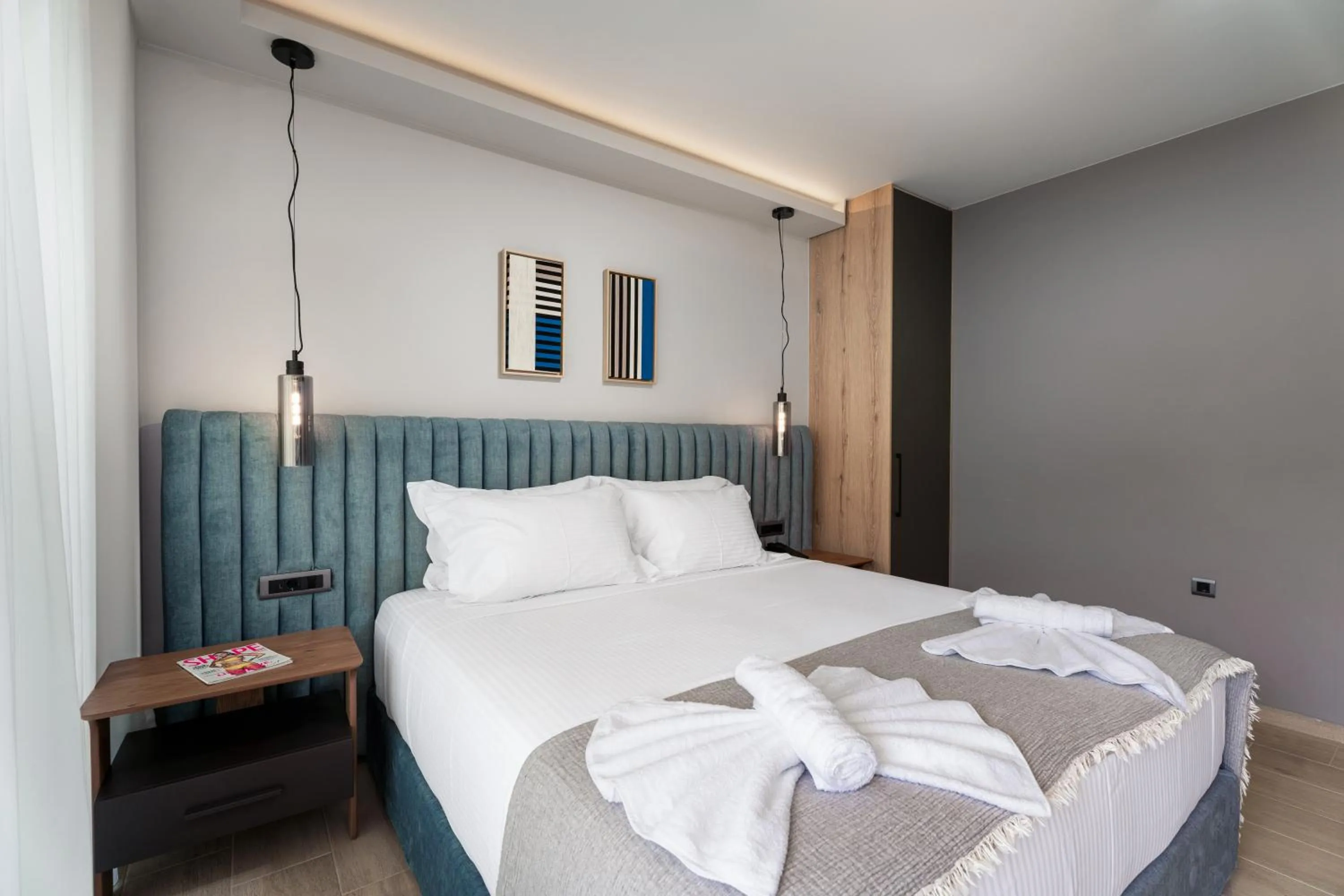 Bathroom, Bed in Ennea Muses Rooms and Suites