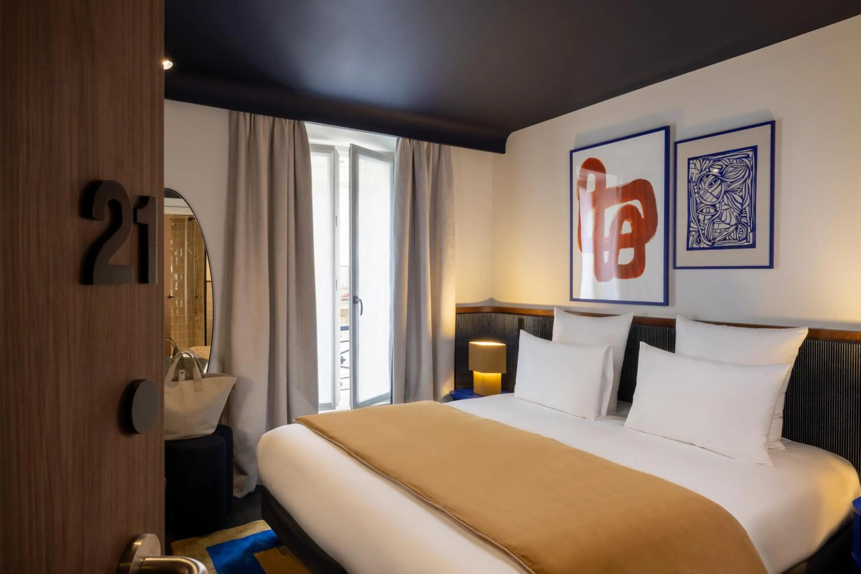 Bed in Hôtel Cristal Champs Elysées