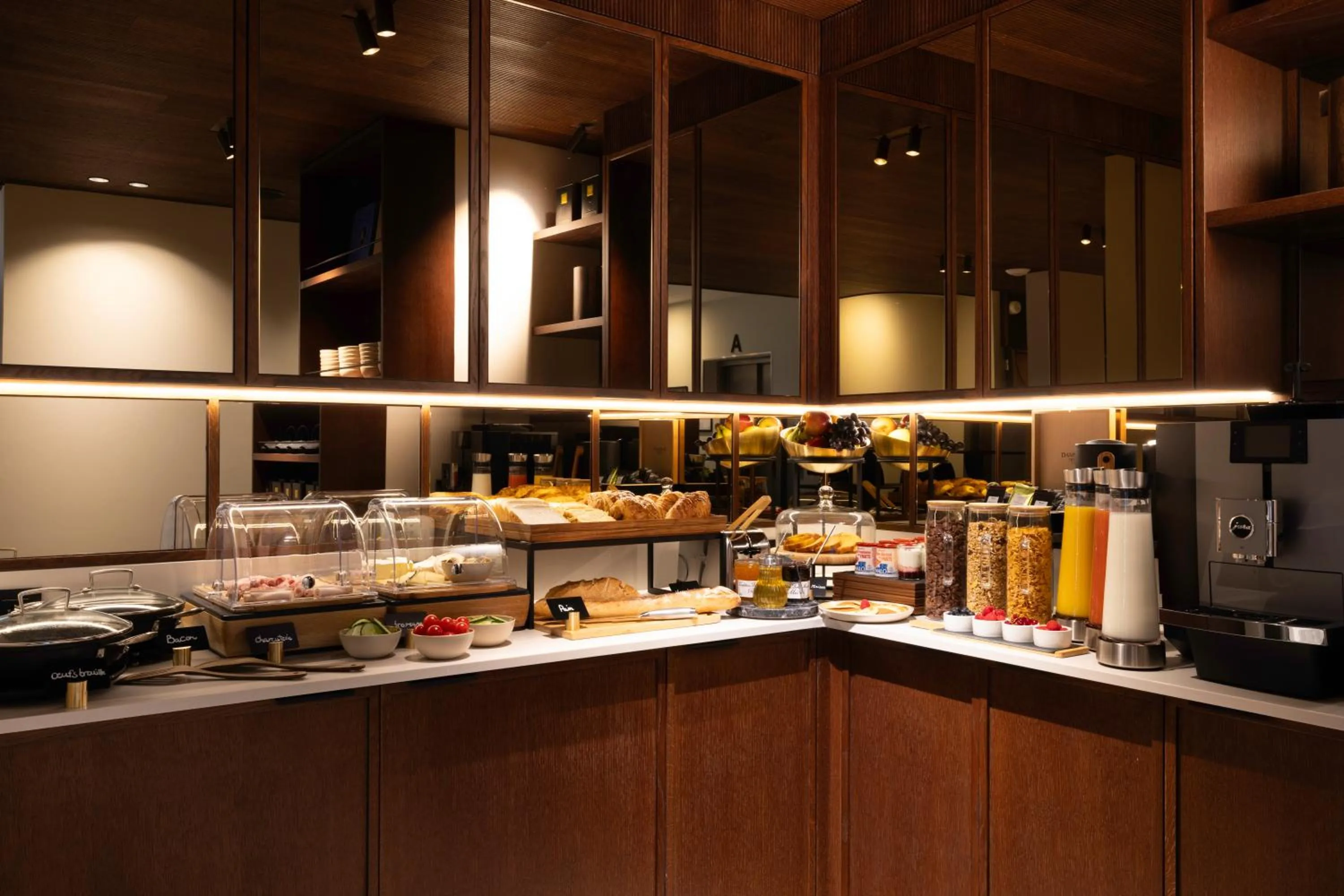 Buffet breakfast in Hôtel Cristal Champs Elysées