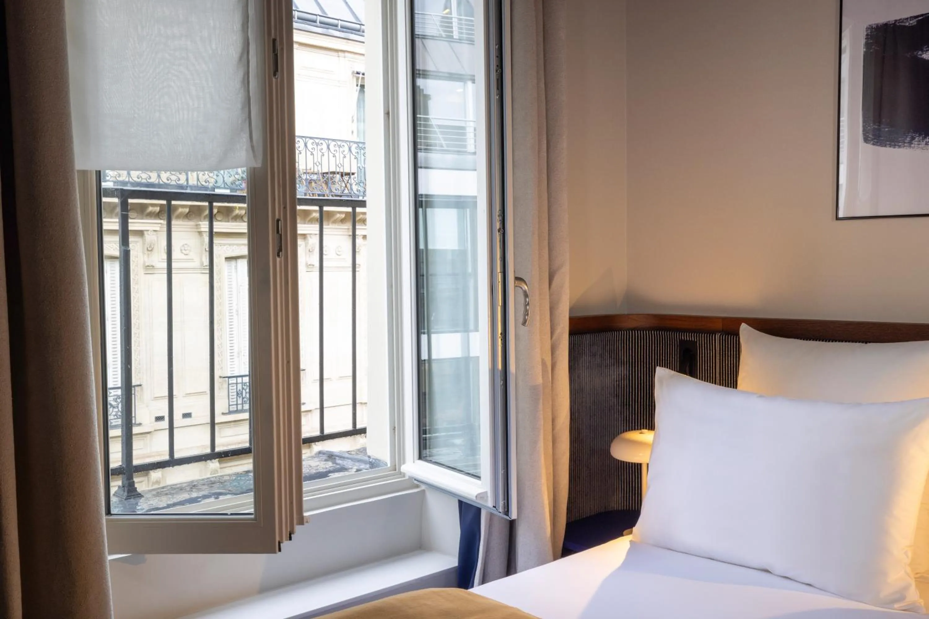 Balcony/Terrace, Bed in Hôtel Cristal Champs Elysées