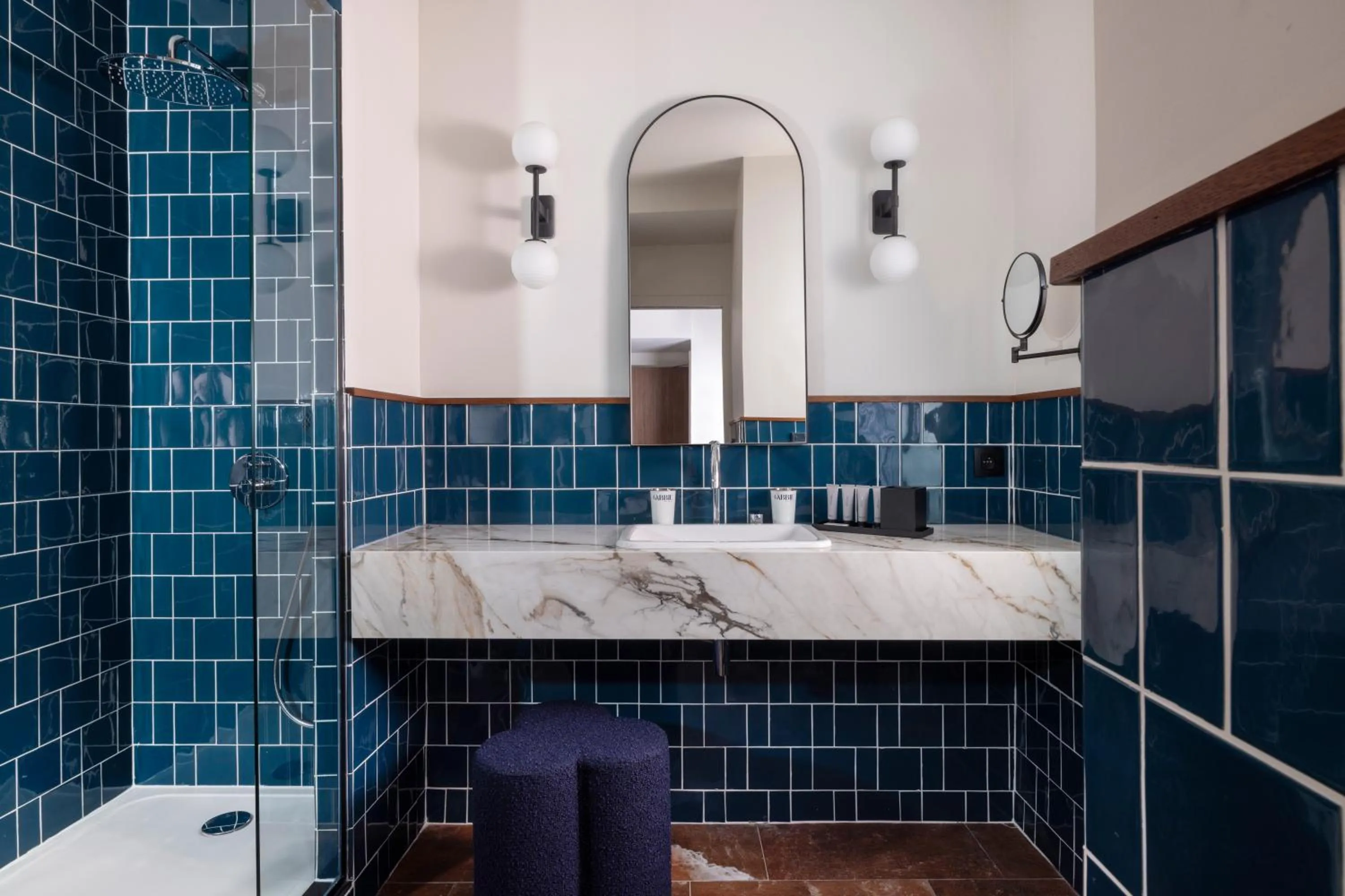 Bathroom in Hôtel Cristal Champs Elysées