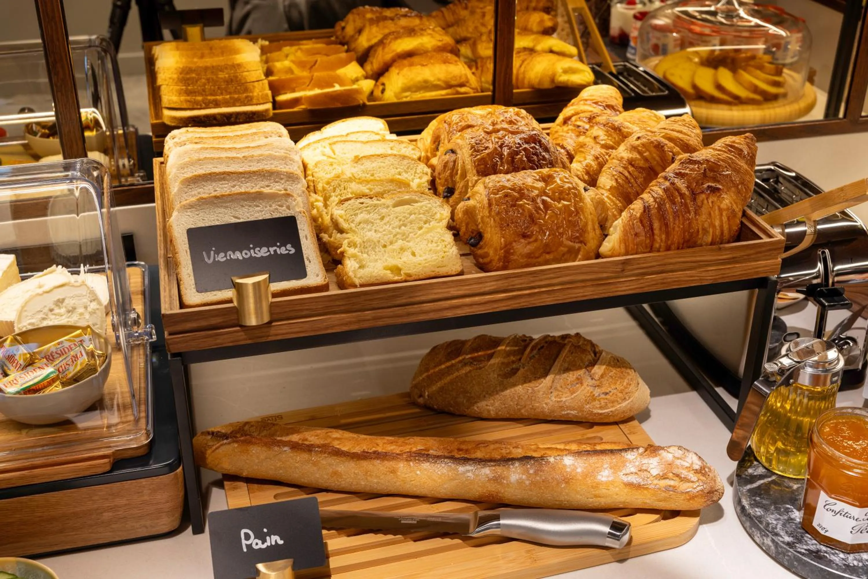 Buffet breakfast in Hôtel Cristal Champs Elysées