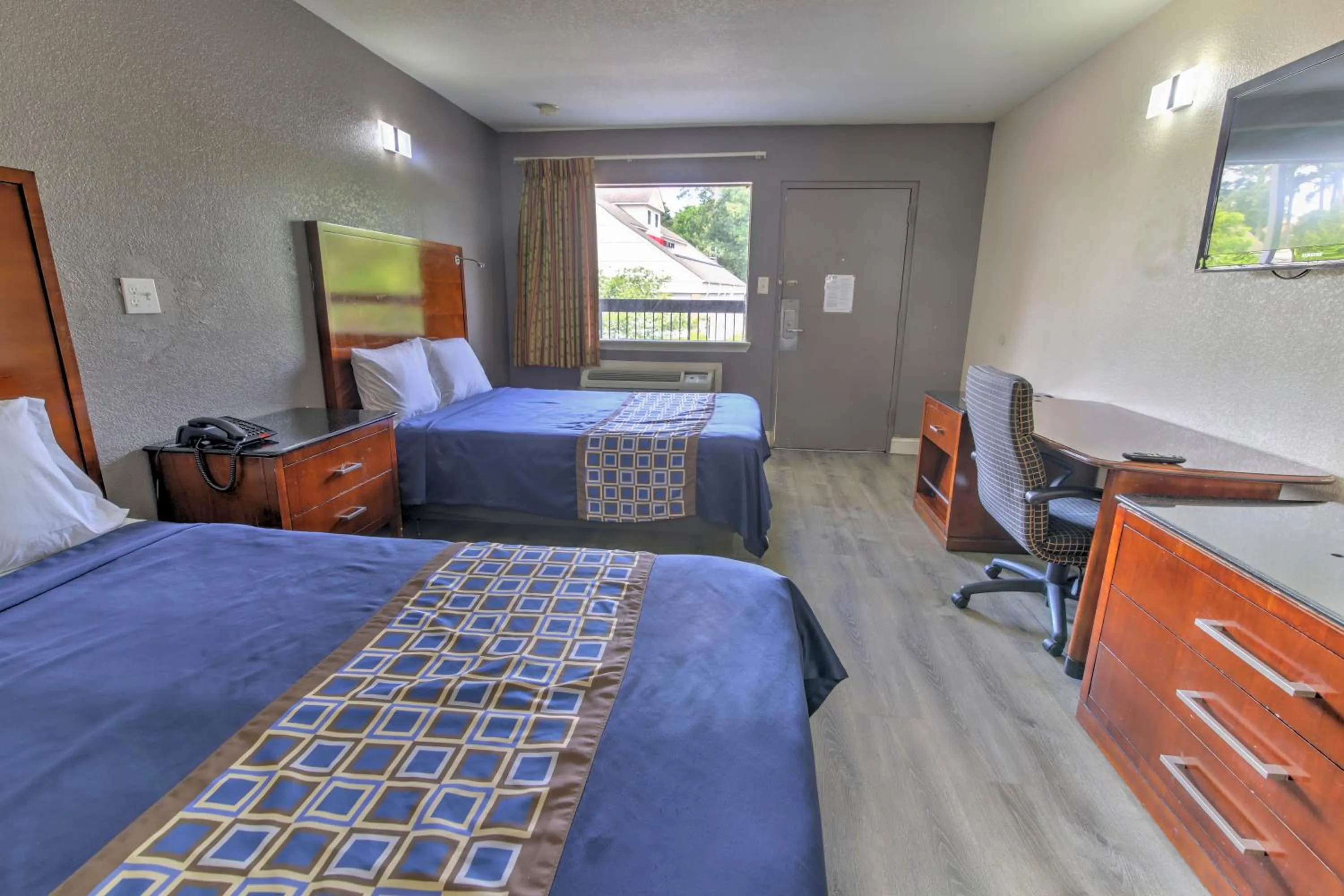 TV and multimedia, Bed in Budget Lodge Churchland
