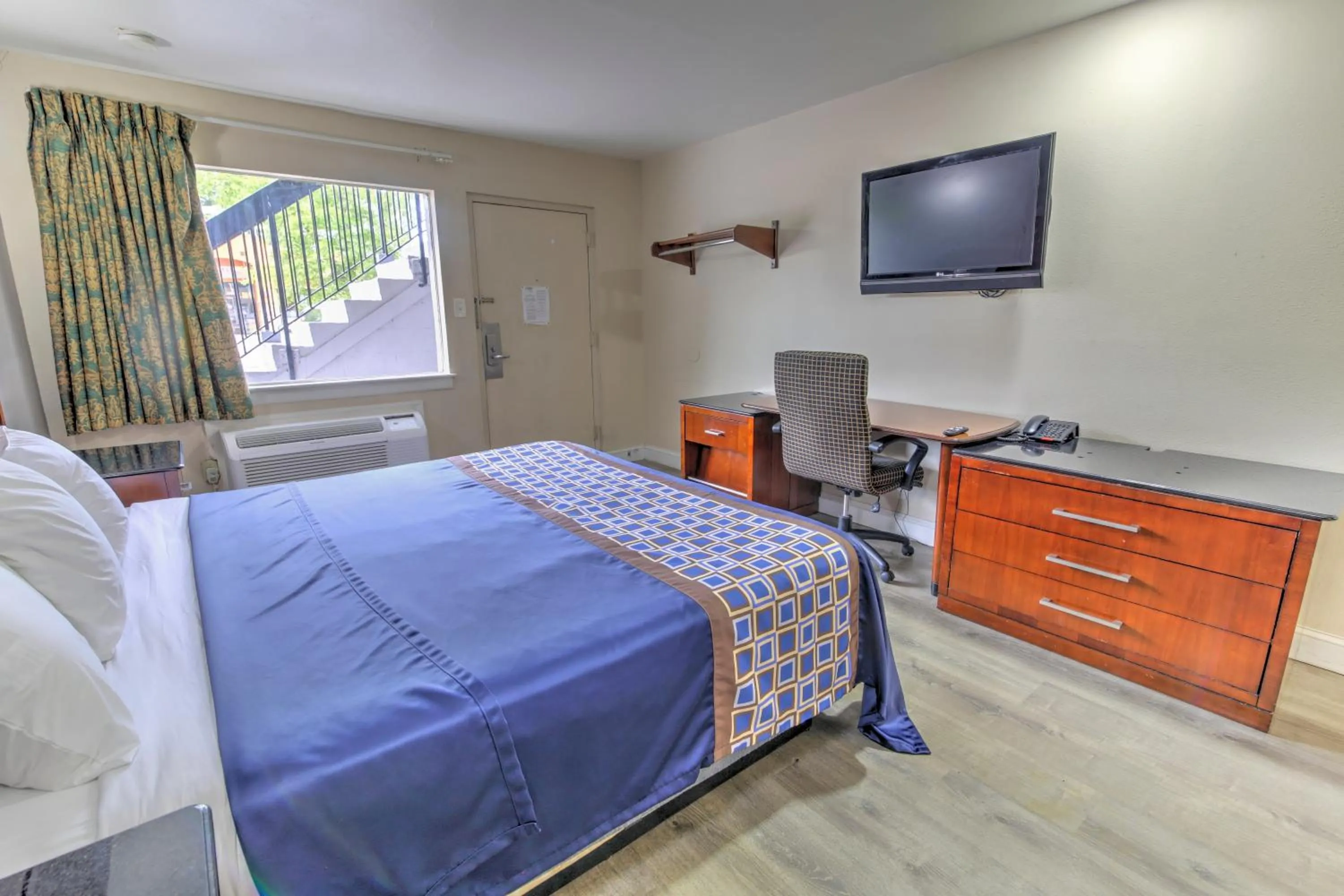 Bed in Budget Lodge Churchland