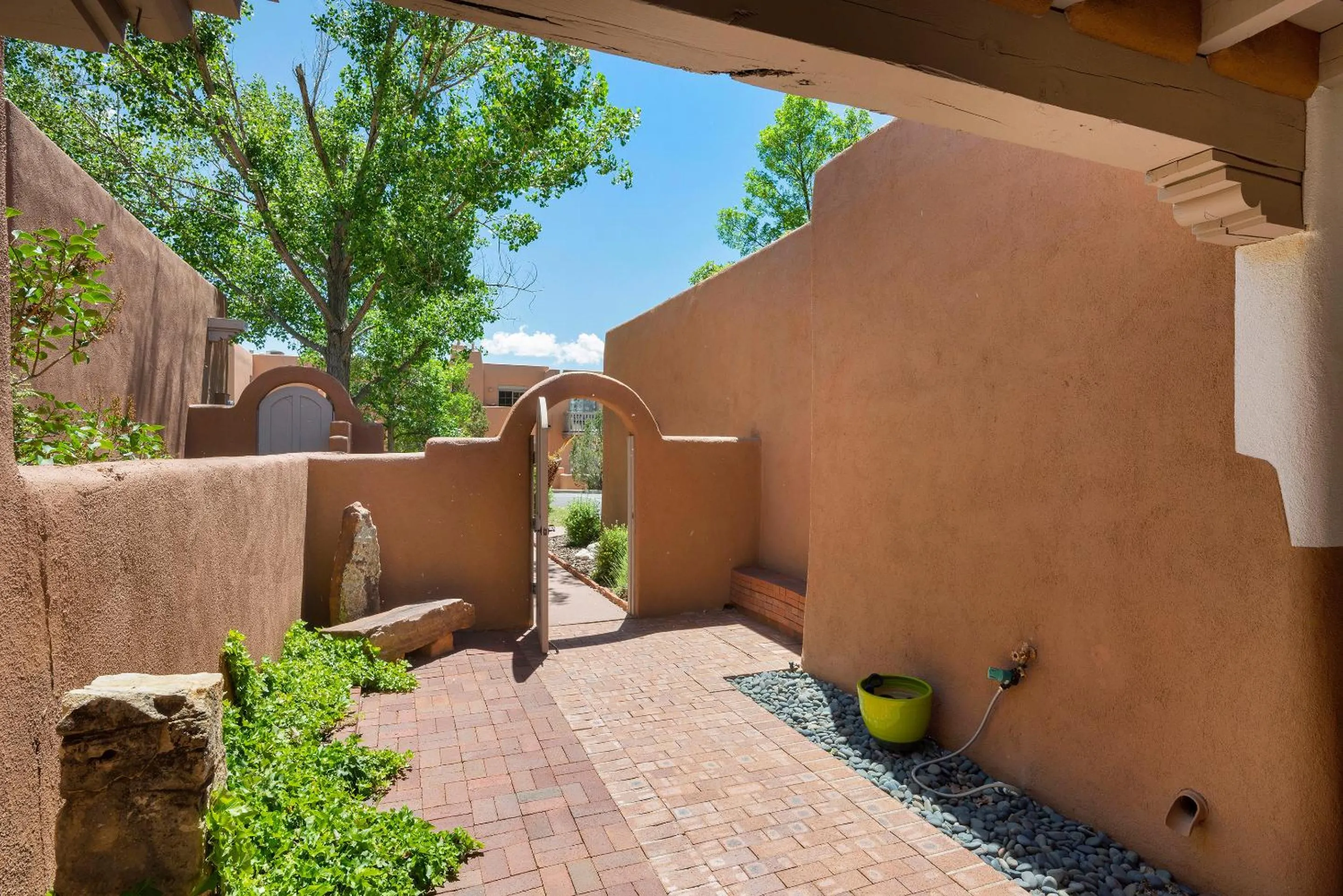 Inner courtyard view in Quail run