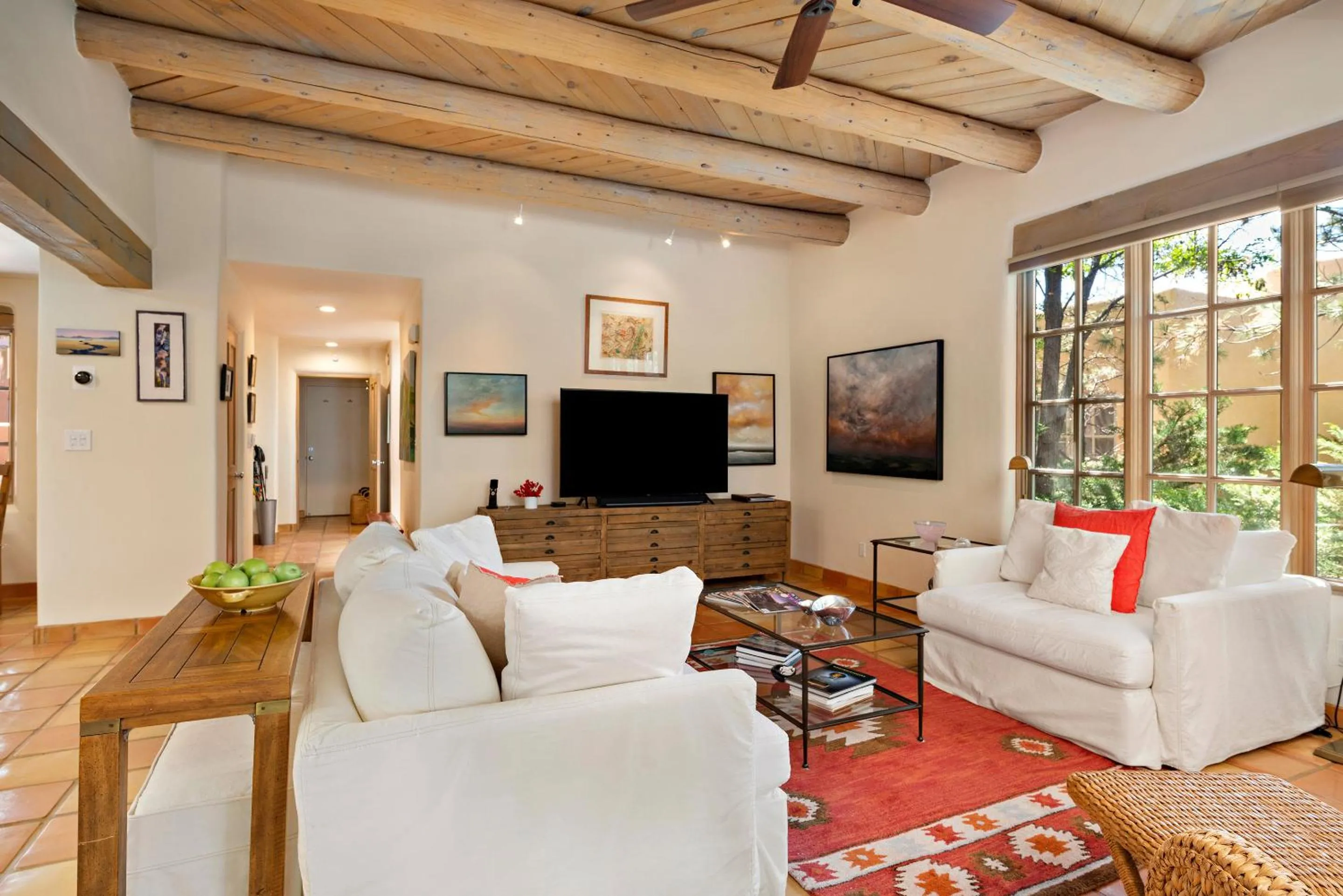 Communal lounge/ TV room in Quail run