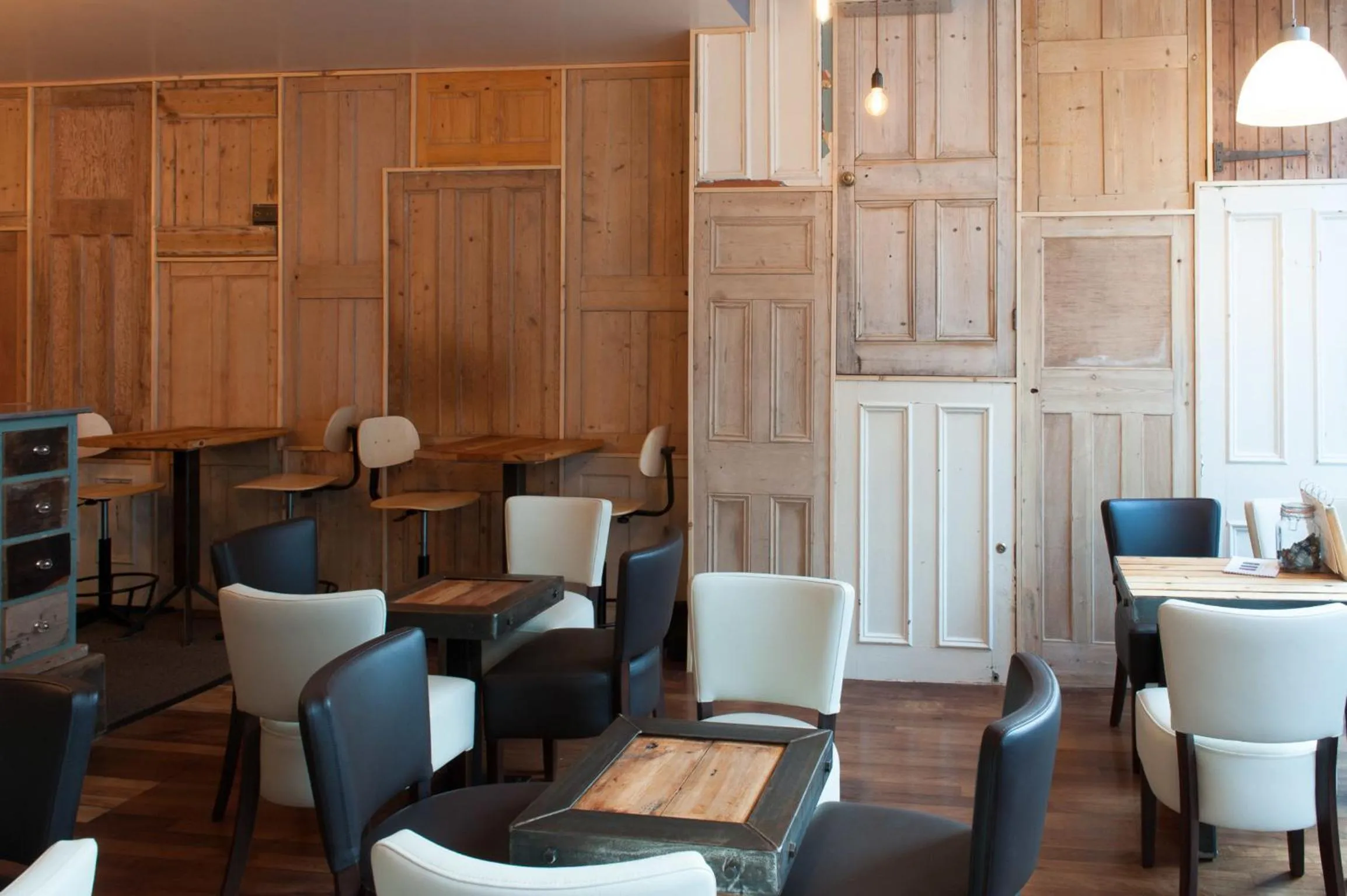 Restaurant/places to eat in Hotel Forty One