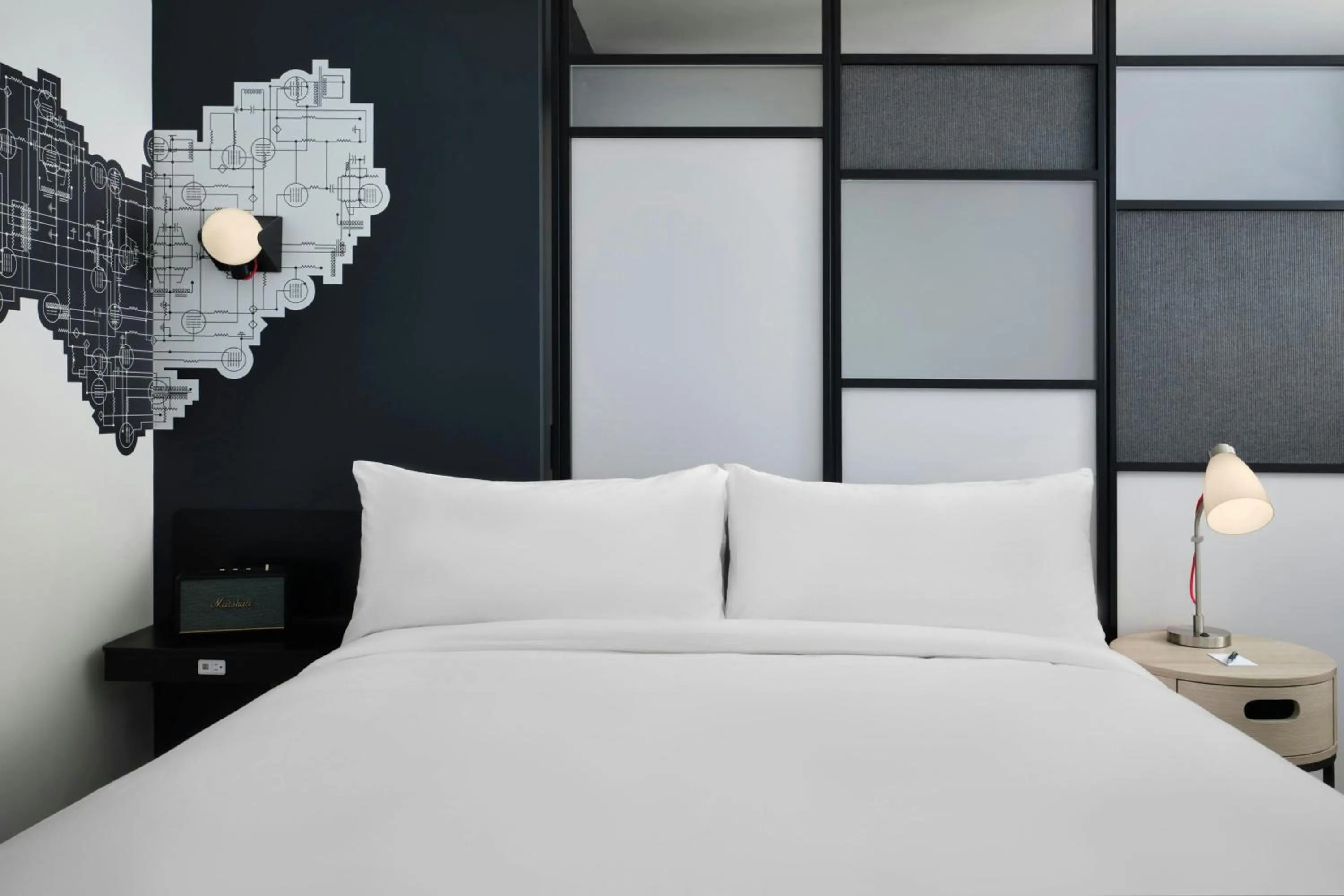 Photo of the whole room, Bed in Aloft Waukee