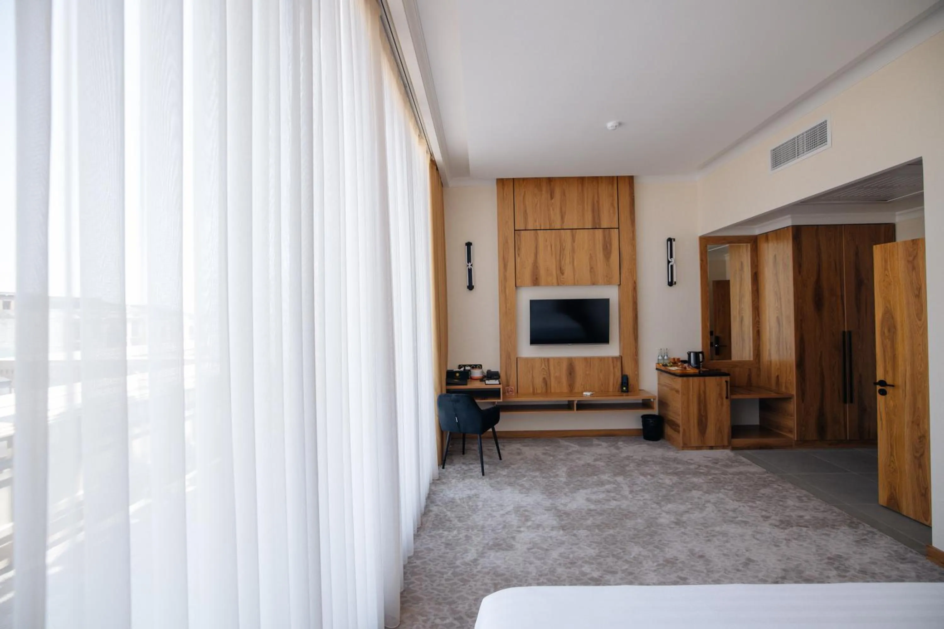 TV and multimedia in Kohinur Plaza