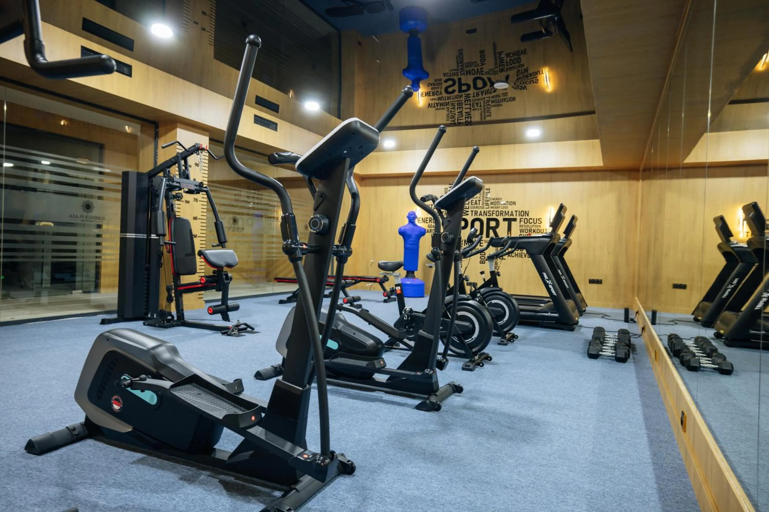 Fitness centre/facilities in Kohinur Plaza