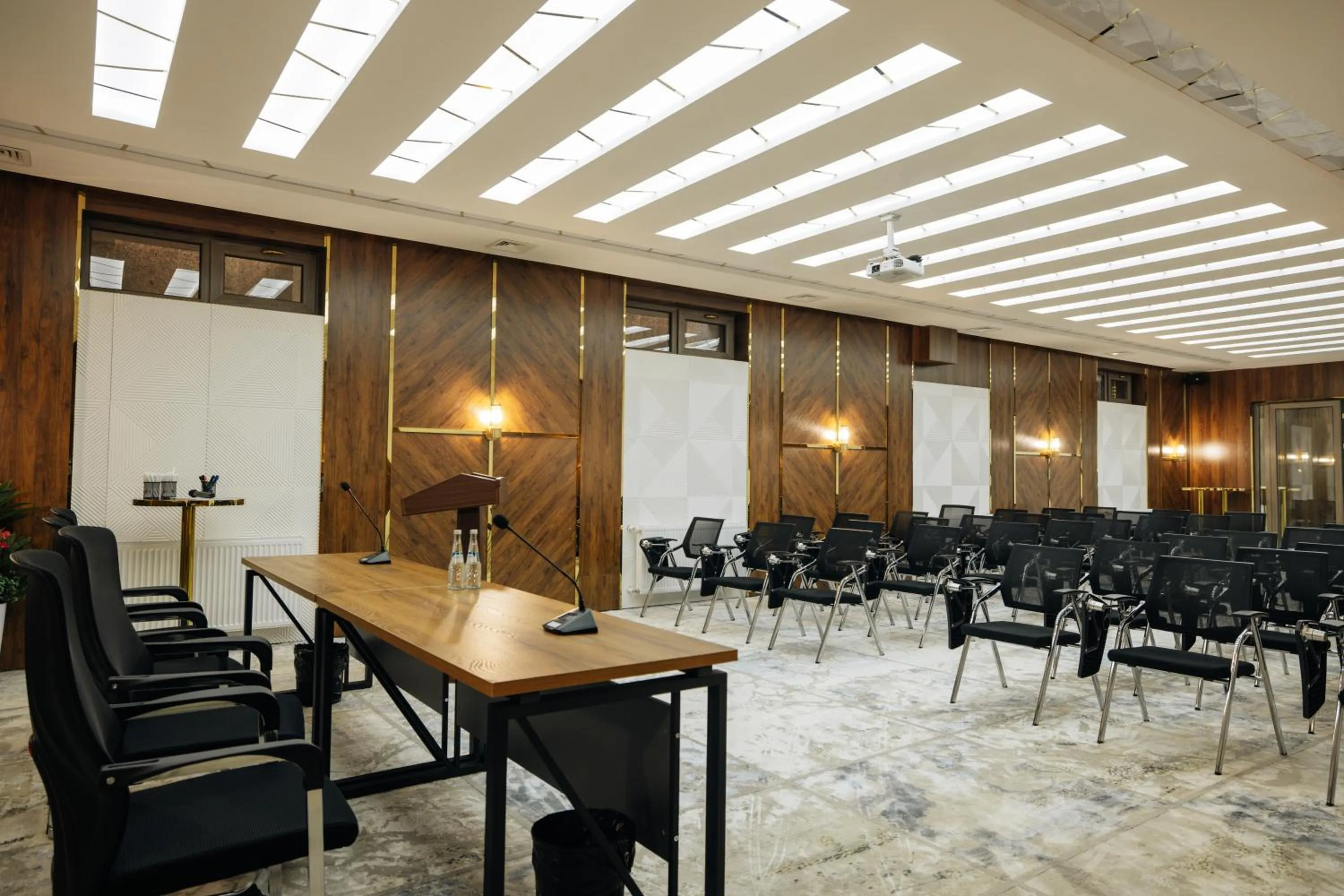 Meeting/conference room in Kohinur Plaza