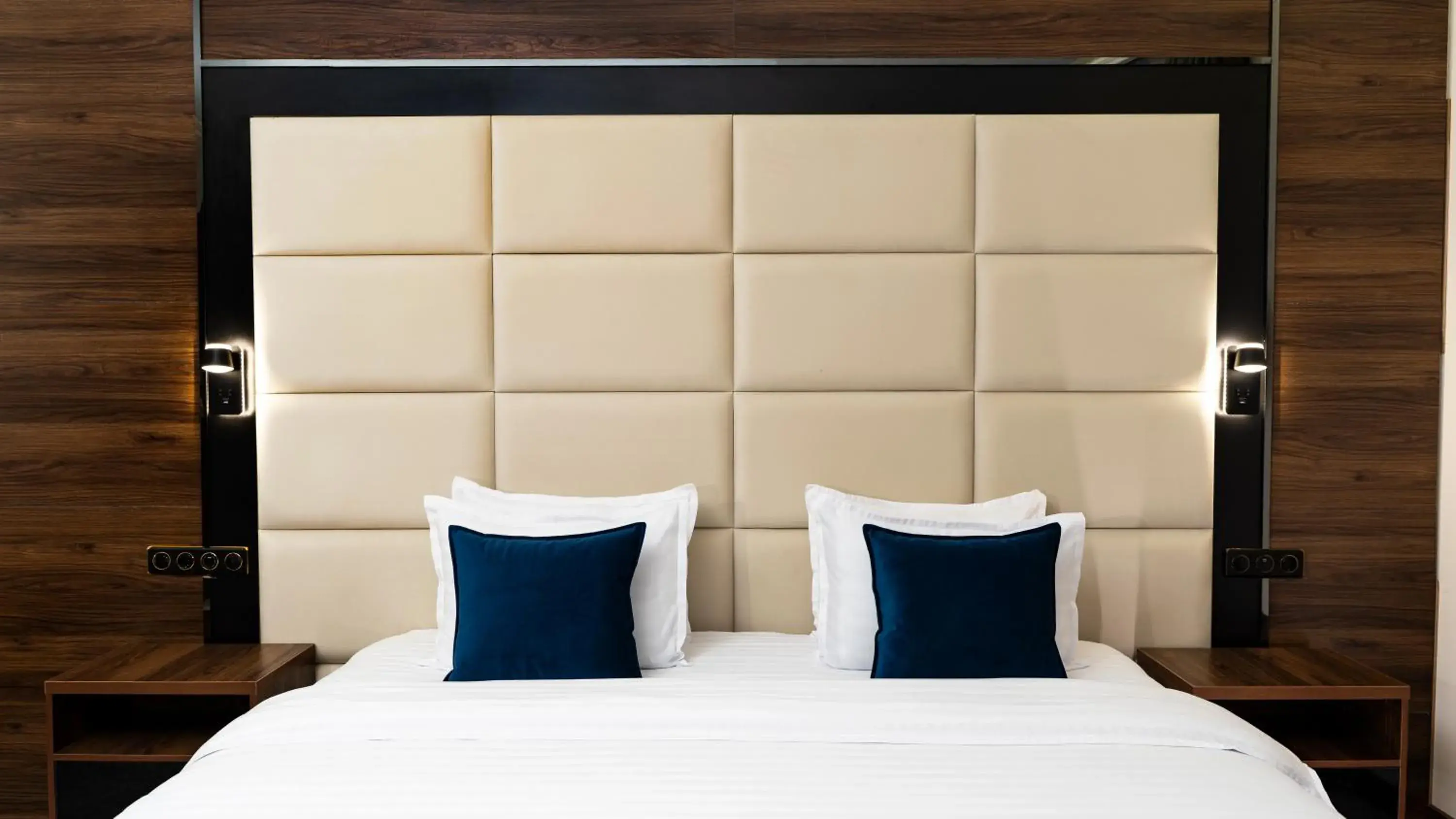 Deluxe Suite in Kohinur Plaza Deluxe Suite in Kohinur Plaza