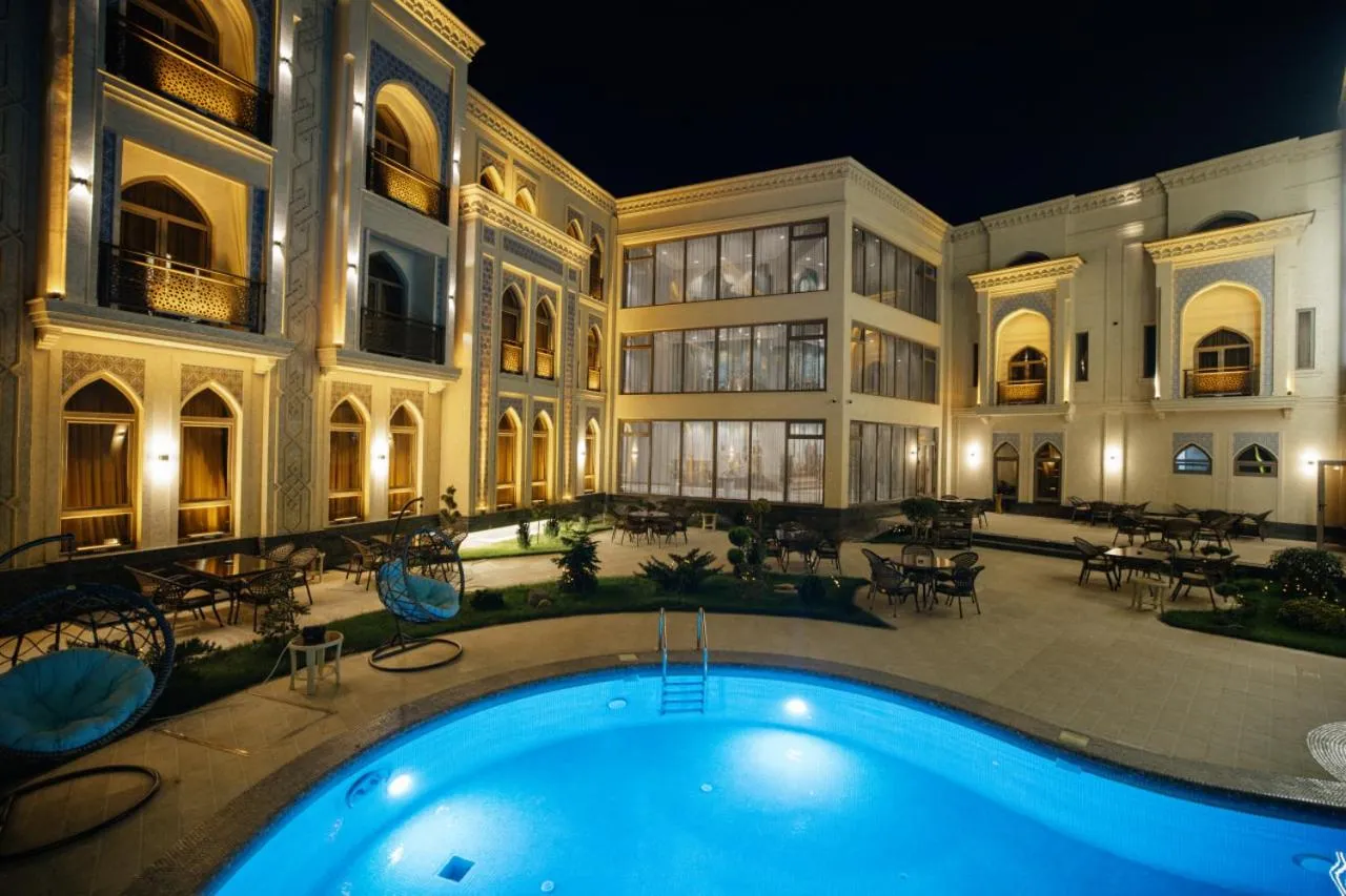 Pool view in Kohinur Plaza