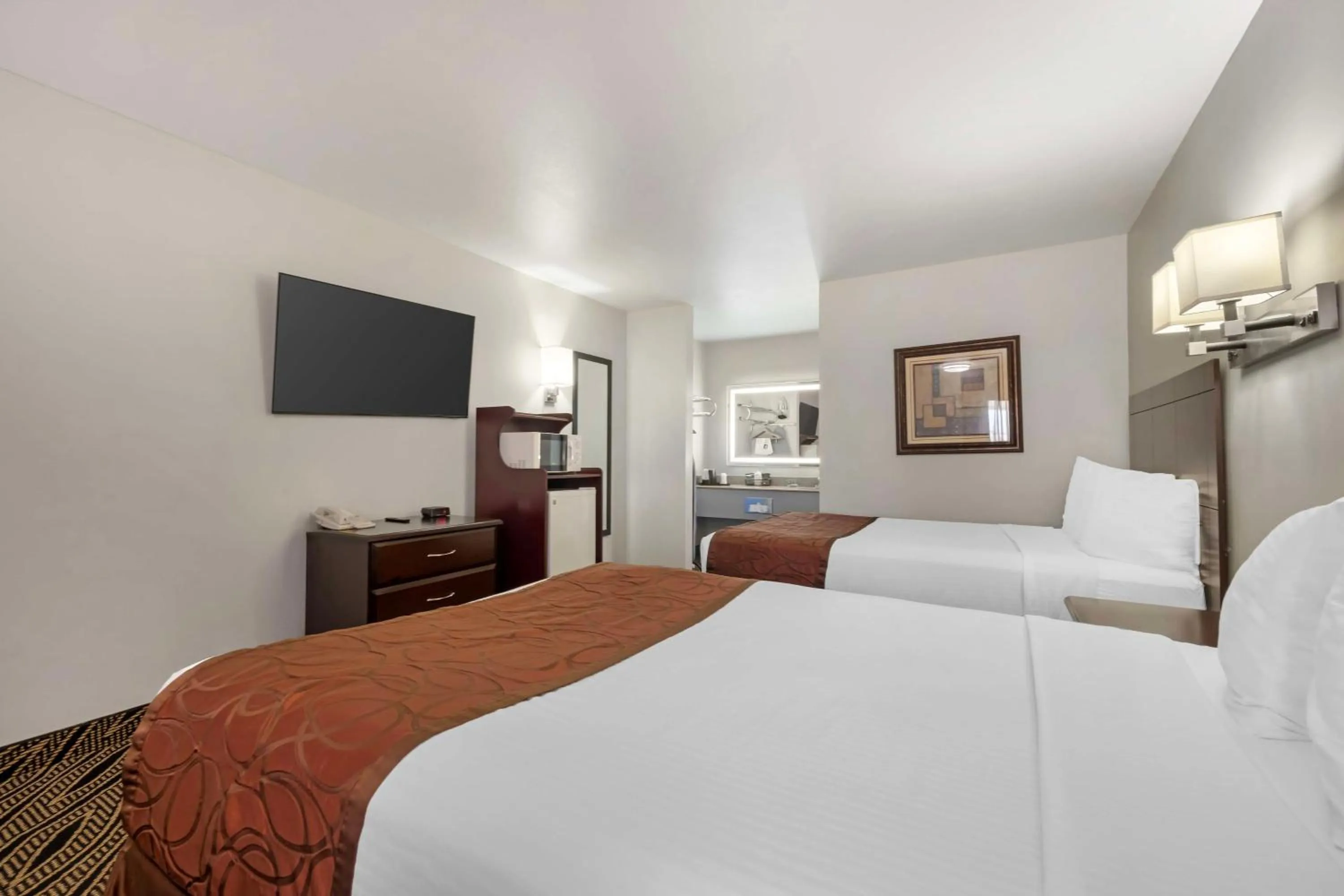 Bedroom, Bed in Best Western Red Carpet Inn