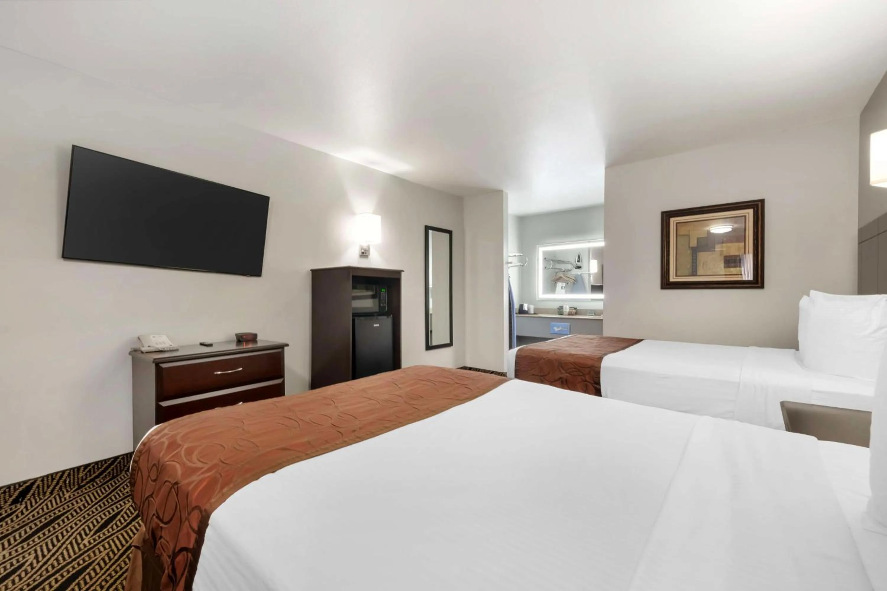 Bedroom, Bed in Best Western Red Carpet Inn