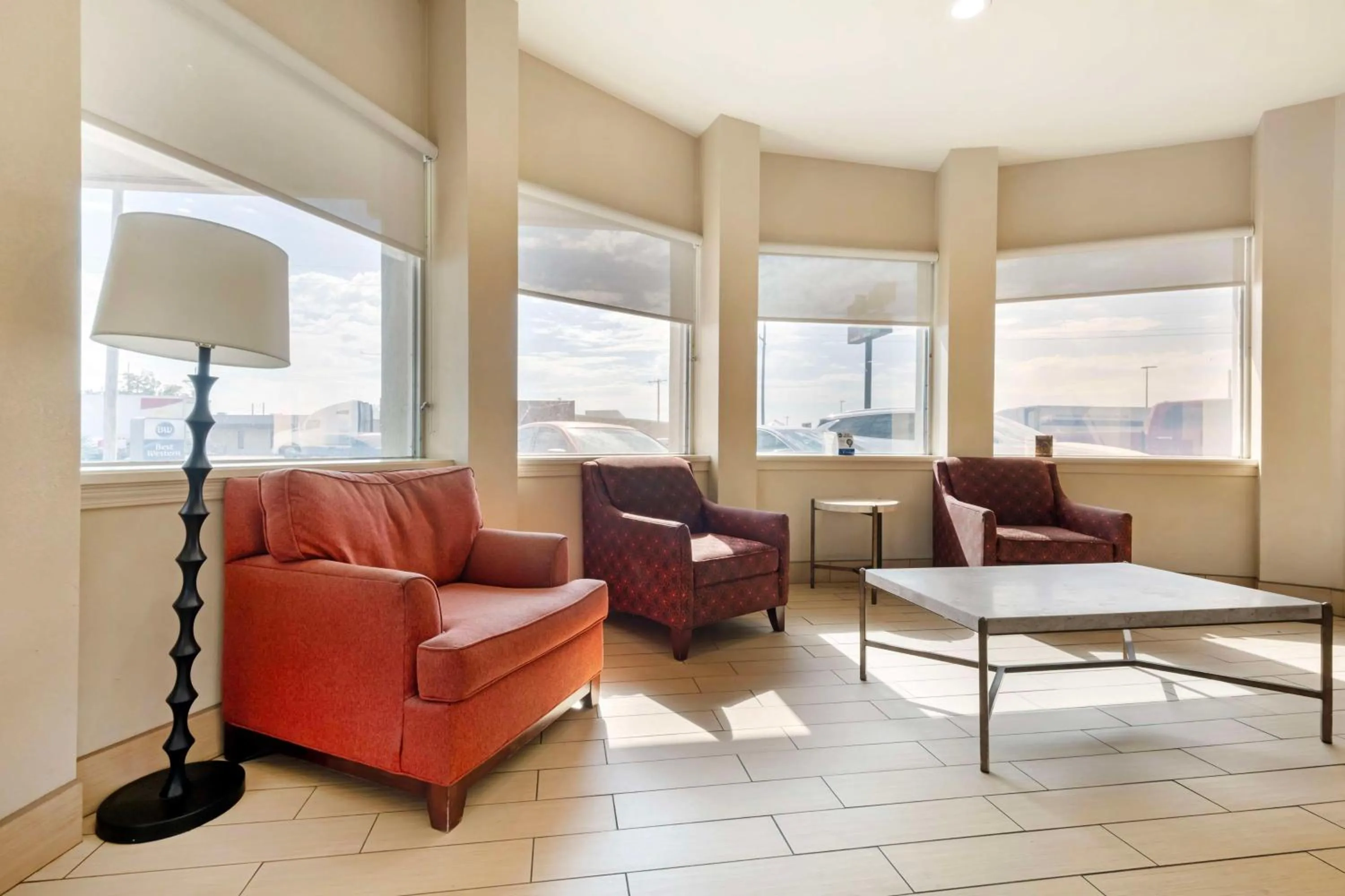 Lobby or reception in Best Western Red Carpet Inn