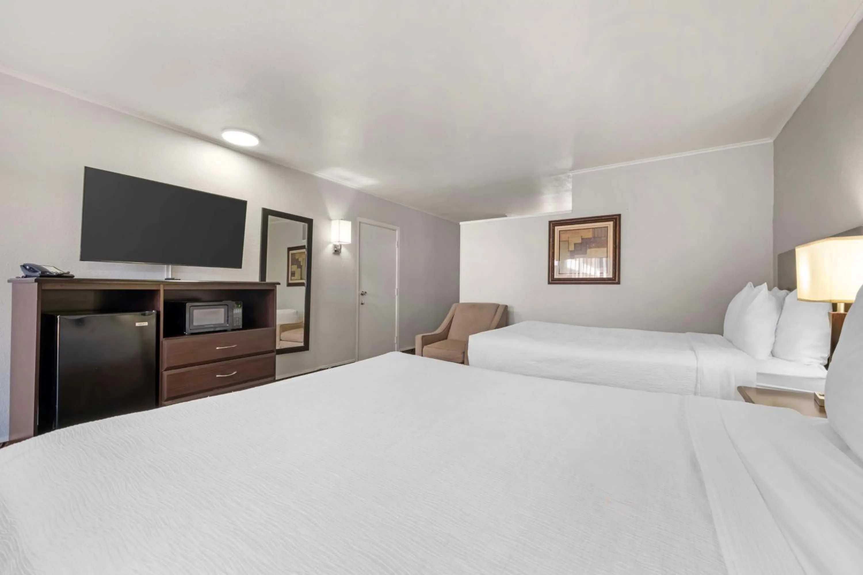 Bedroom, Bed in Best Western Red Carpet Inn