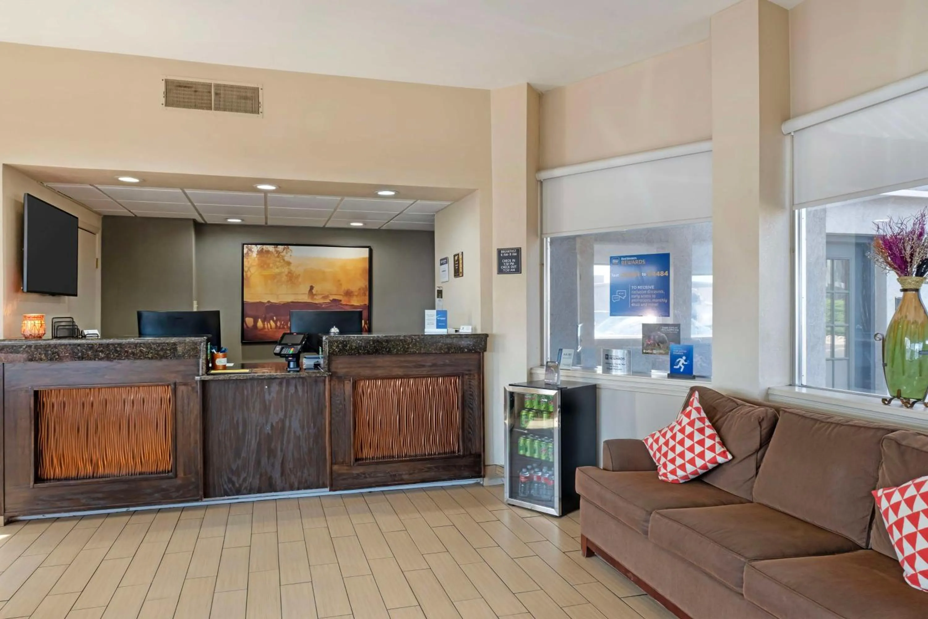 Lobby or reception in Best Western Red Carpet Inn