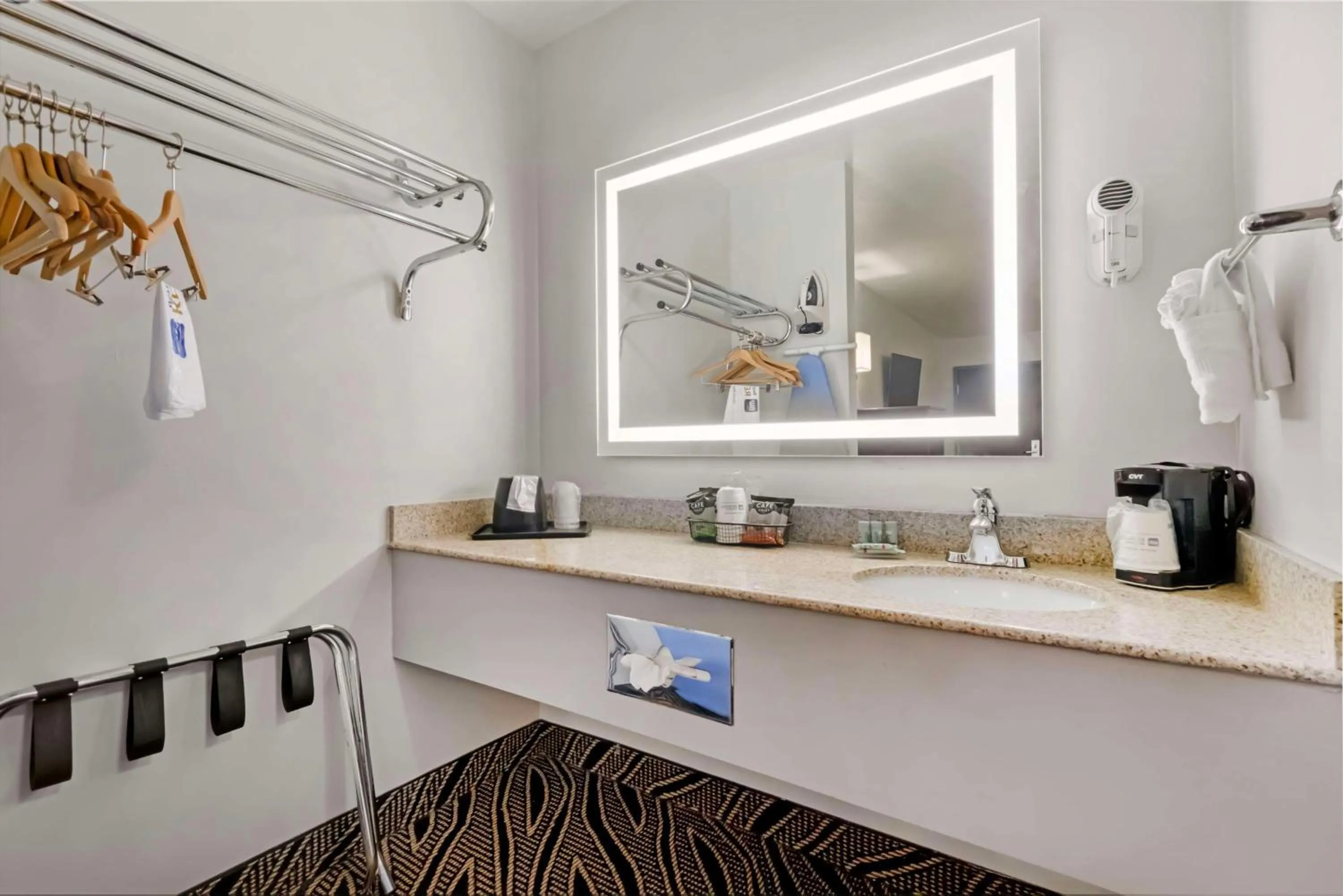 Bedroom in Best Western Red Carpet Inn